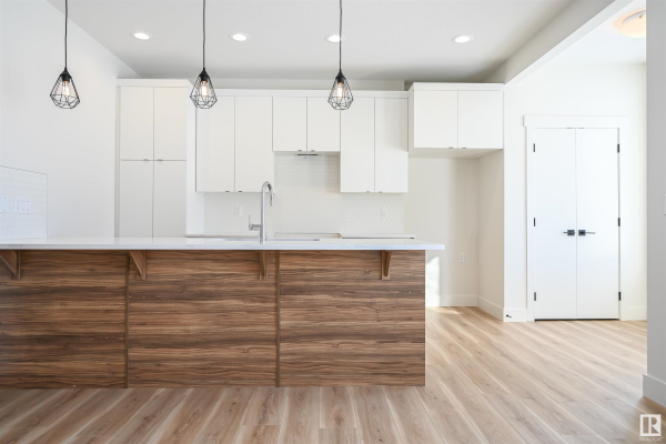 1037 GOLDFINCH Way, Edmonton