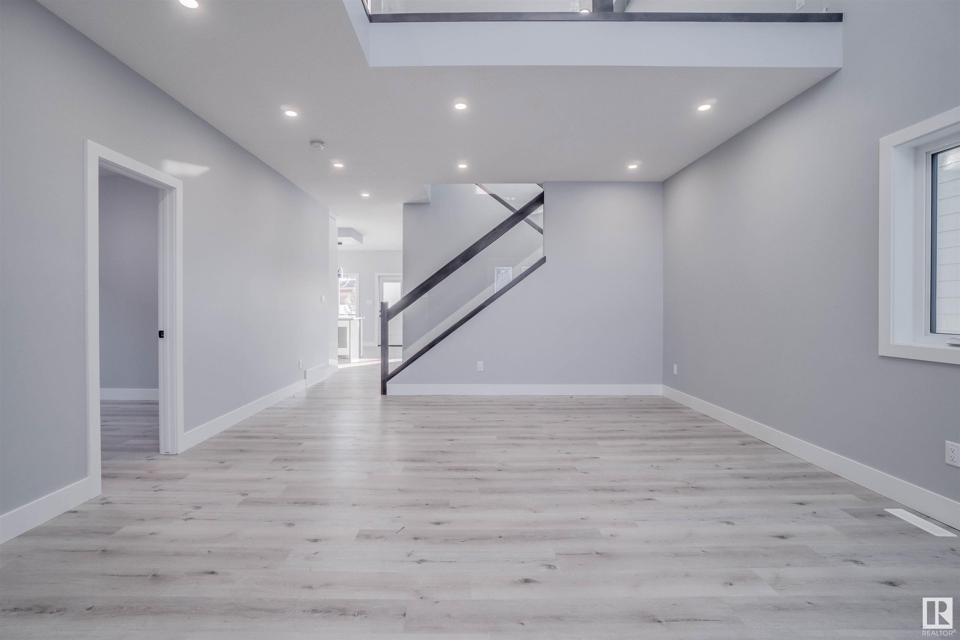 110 EDGEWATER Circle
