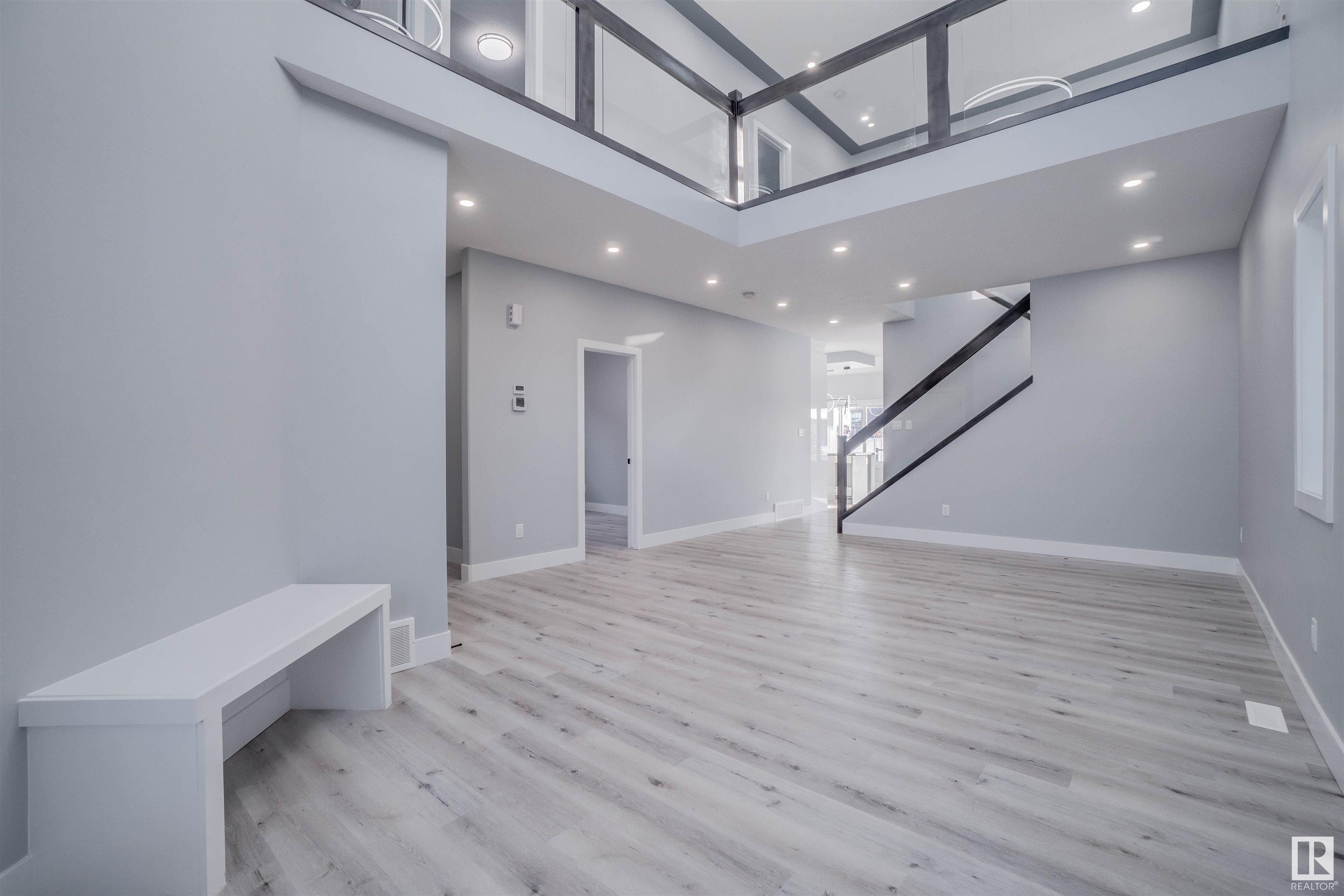 110 EDGEWATER Circle