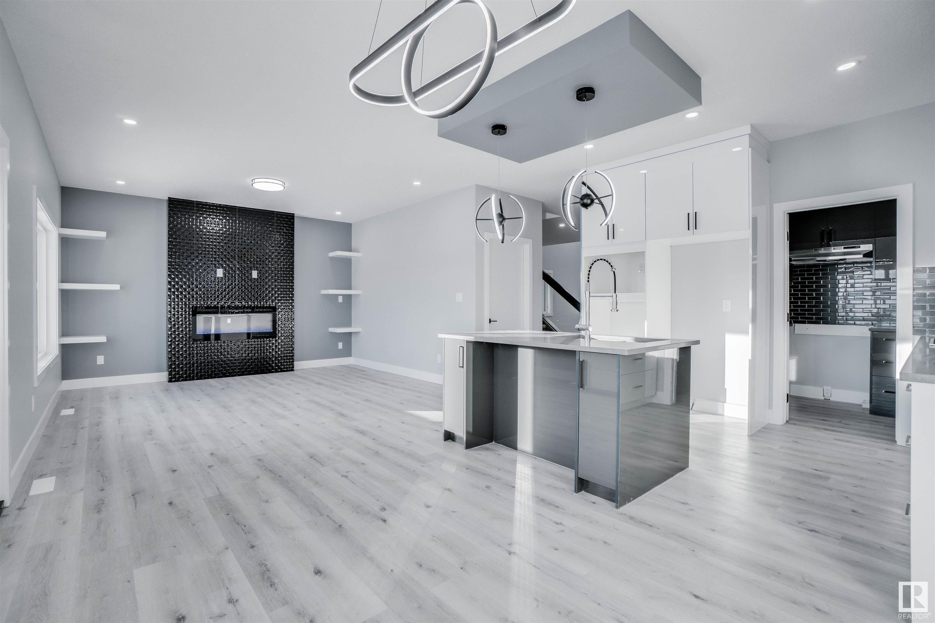 110 EDGEWATER Circle