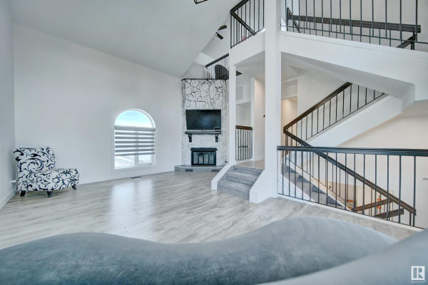 4 8325 ROWLAND Road, Edmonton
