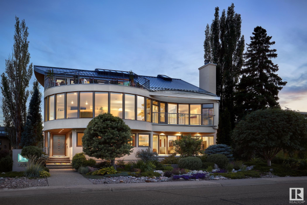 9020 VALLEYVIEW Drive, Edmonton