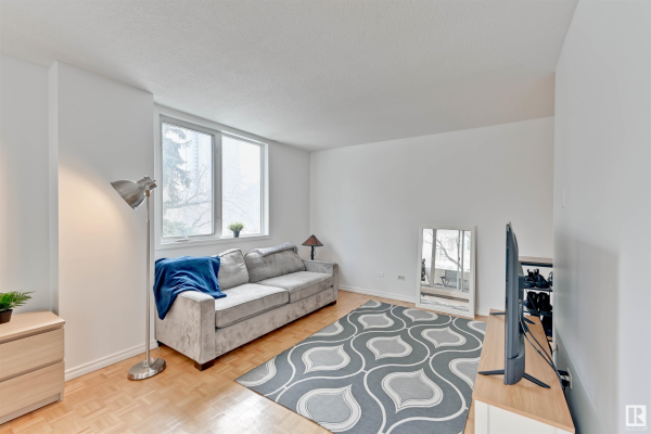 306 9816 112 Street NW, Edmonton