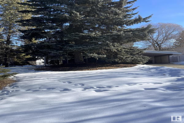 13 GROSVENOR Boulevard, St. Albert