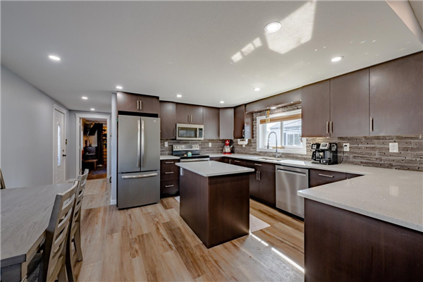 33 SUNSET Boulevard, Spruce Grove