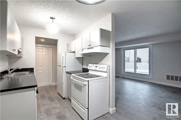 104 53 AKINS Drive, St. Albert