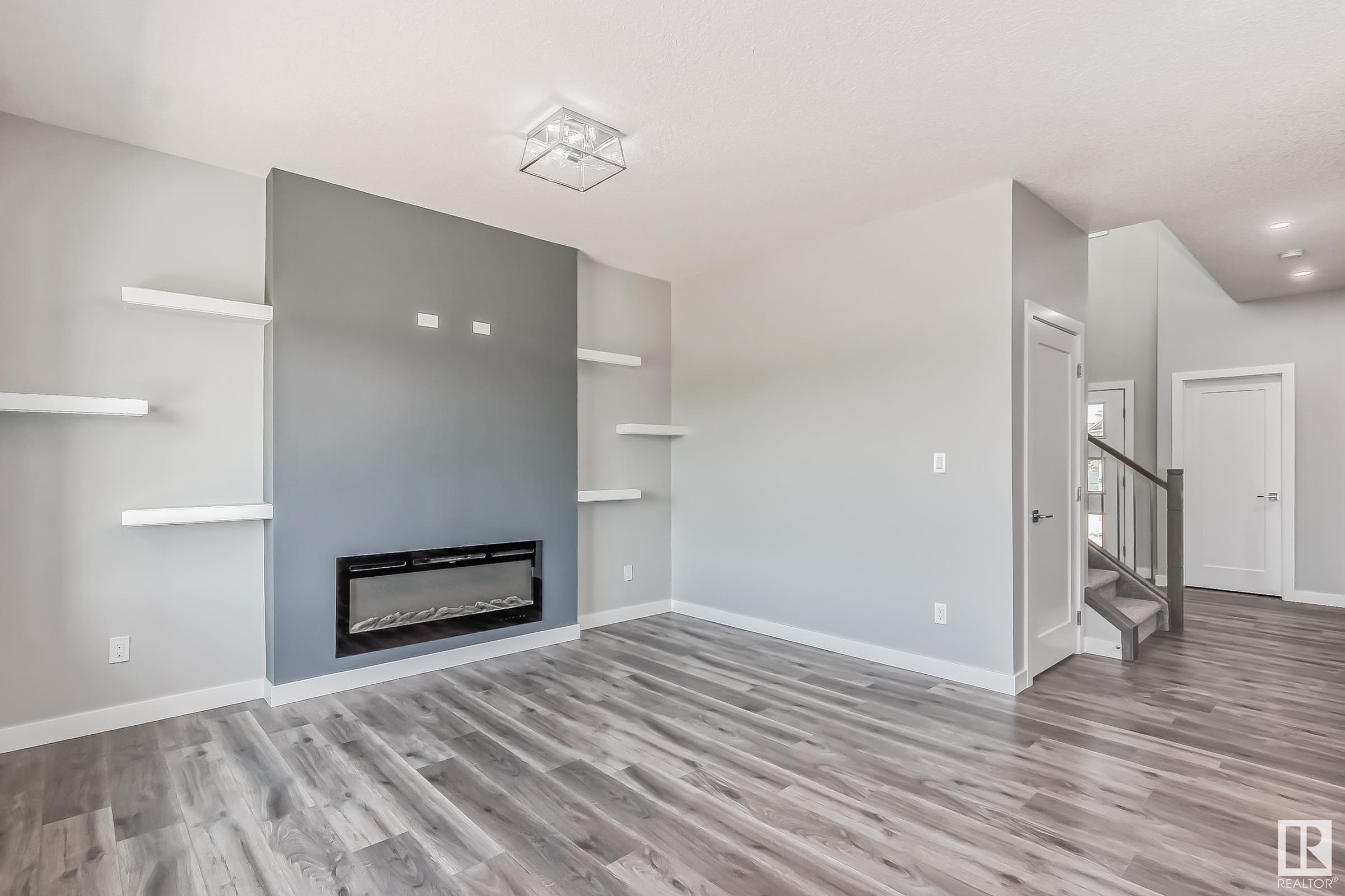 518 KLEINS Court