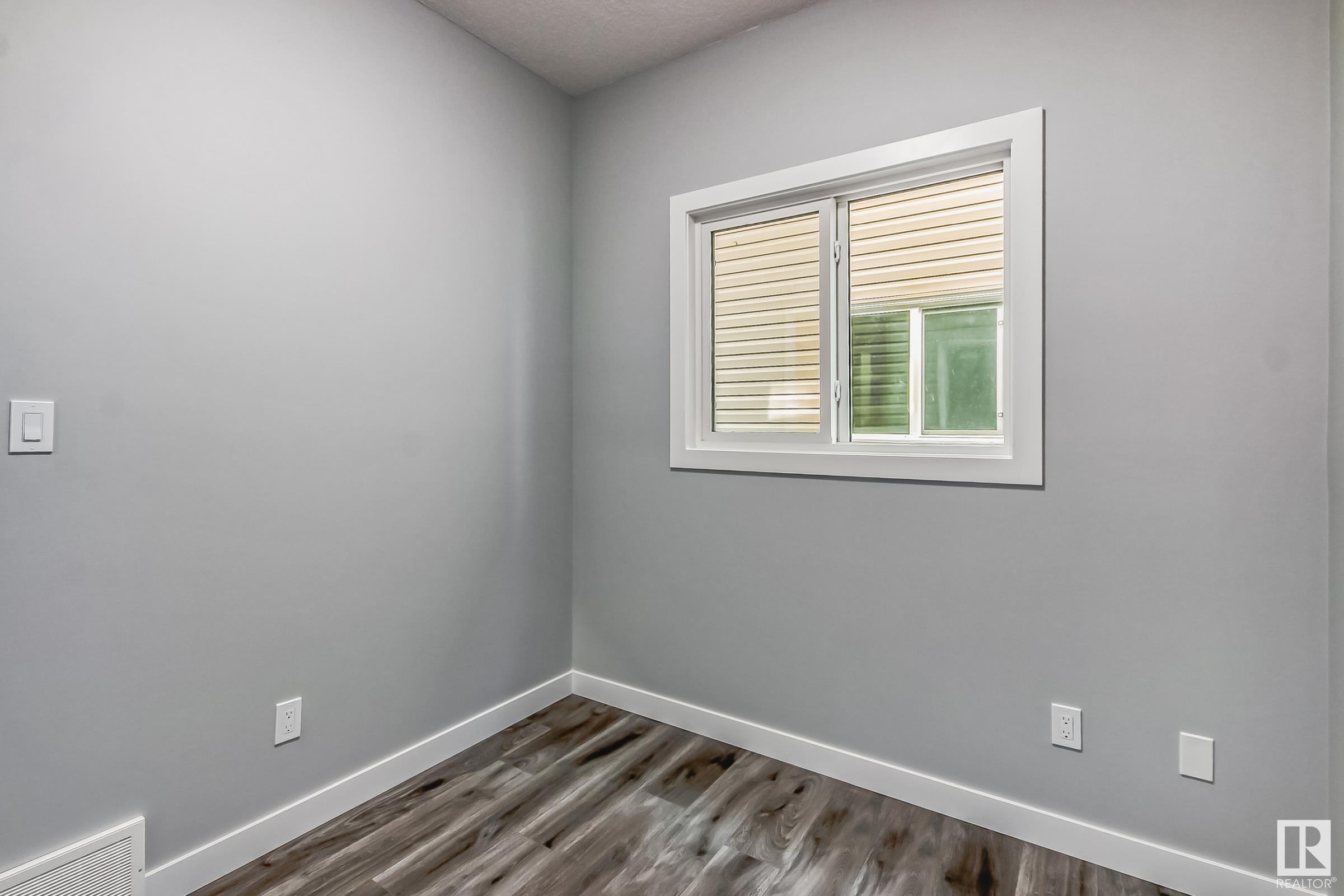 518 KLEINS Court