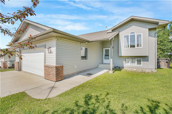 4424 43 Avenue, Rural Lac Ste. Anne County