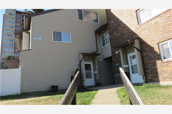 5D MEADOWLARK Village NW, Edmonton