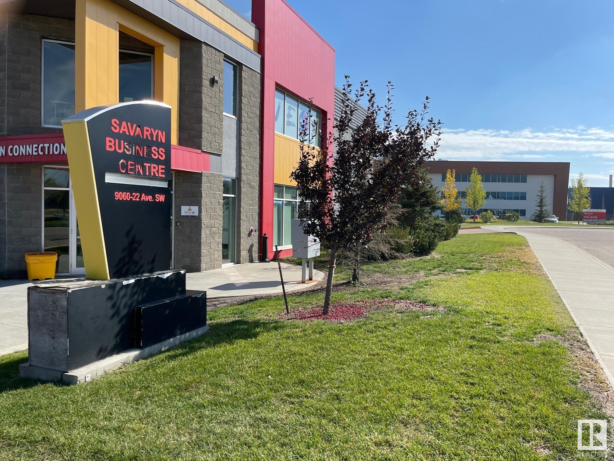 9054/9056 22 Avenue SW