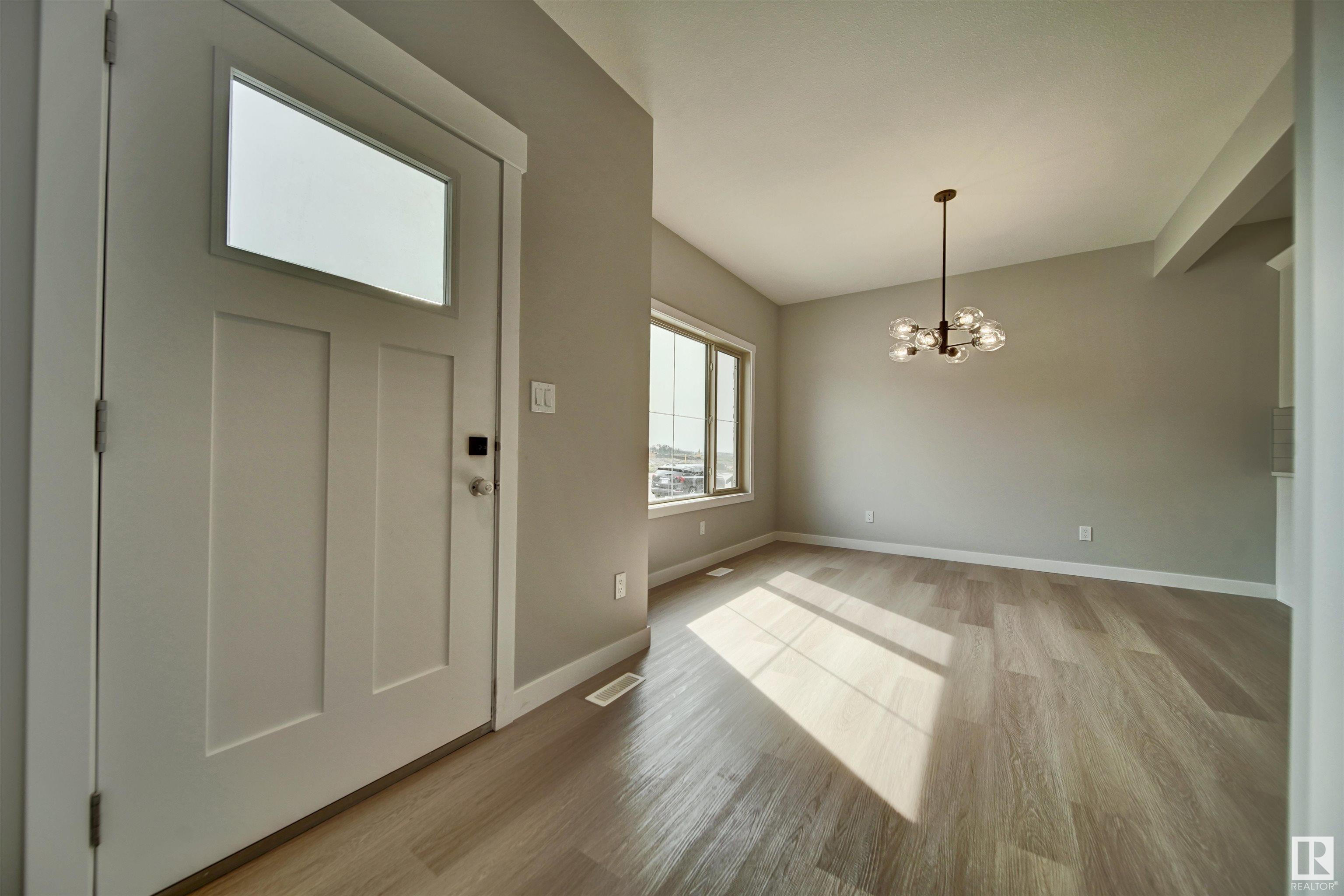 102 GARNEAU Gate