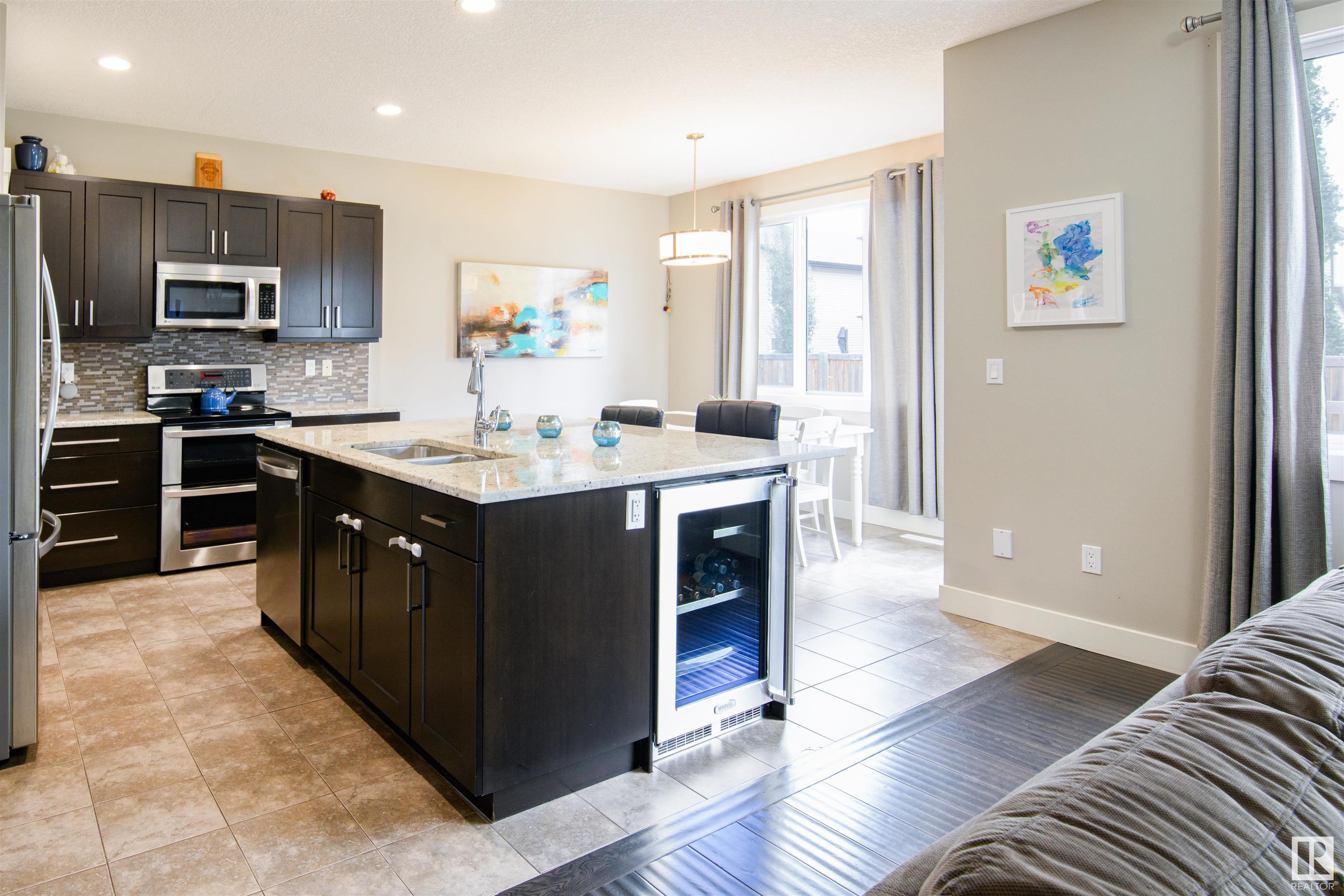 8 AUTUMNWOOD Crescent