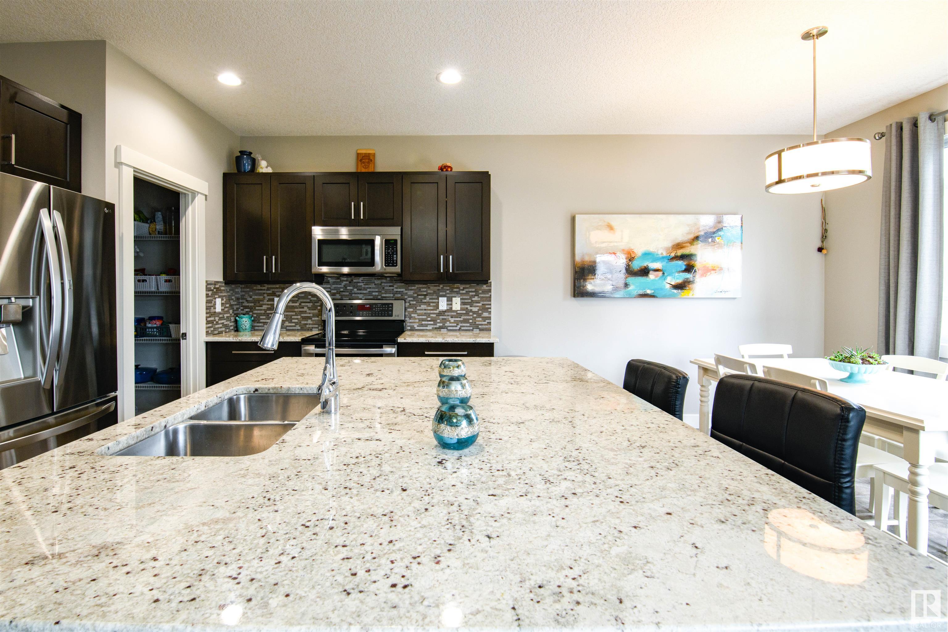 8 AUTUMNWOOD Crescent