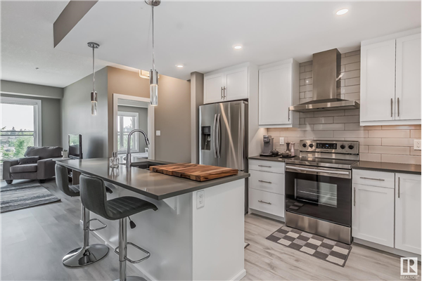 327 524 GRIESBACH Parade, Edmonton