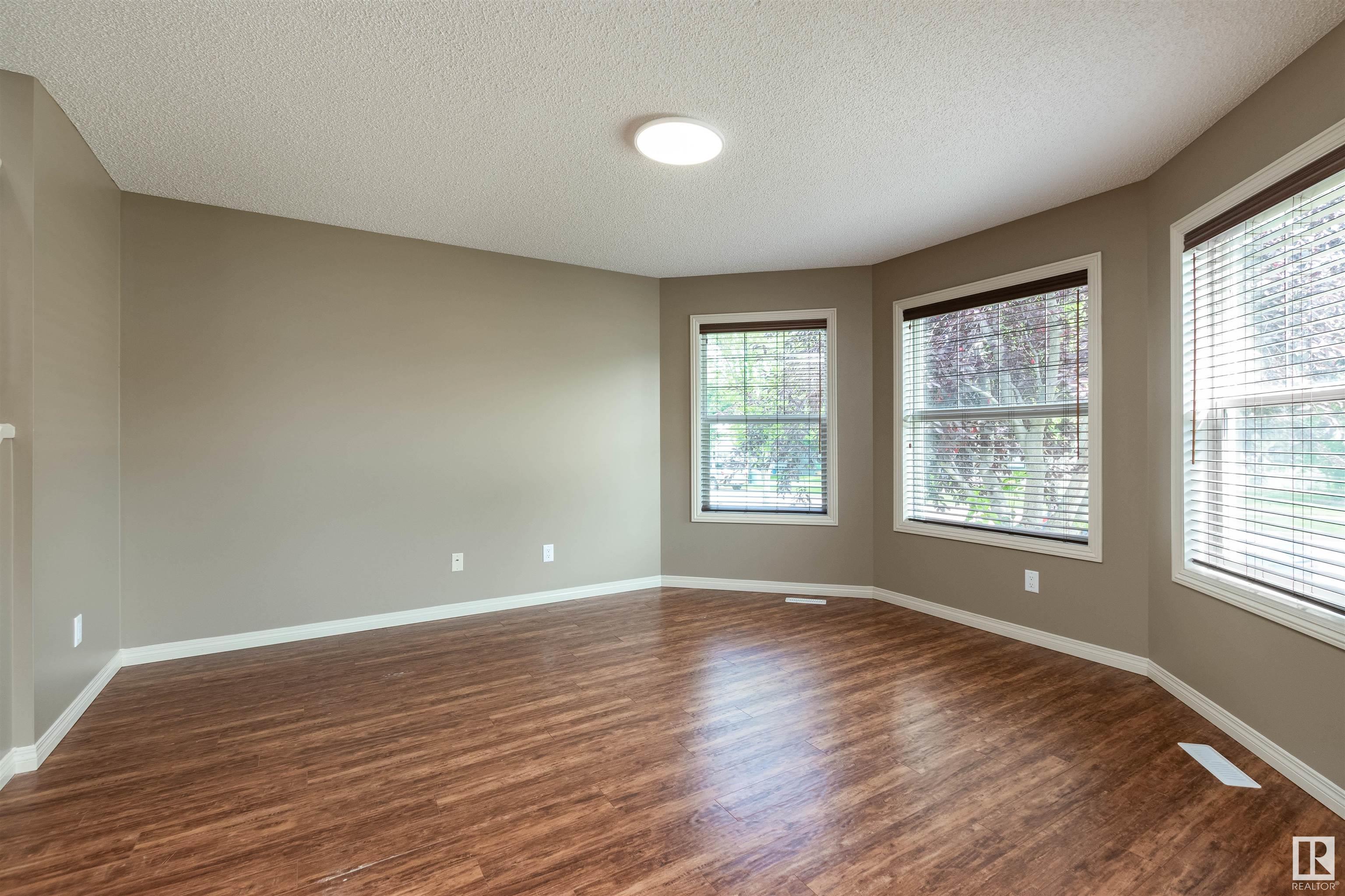 28 SUMMERLAND Way