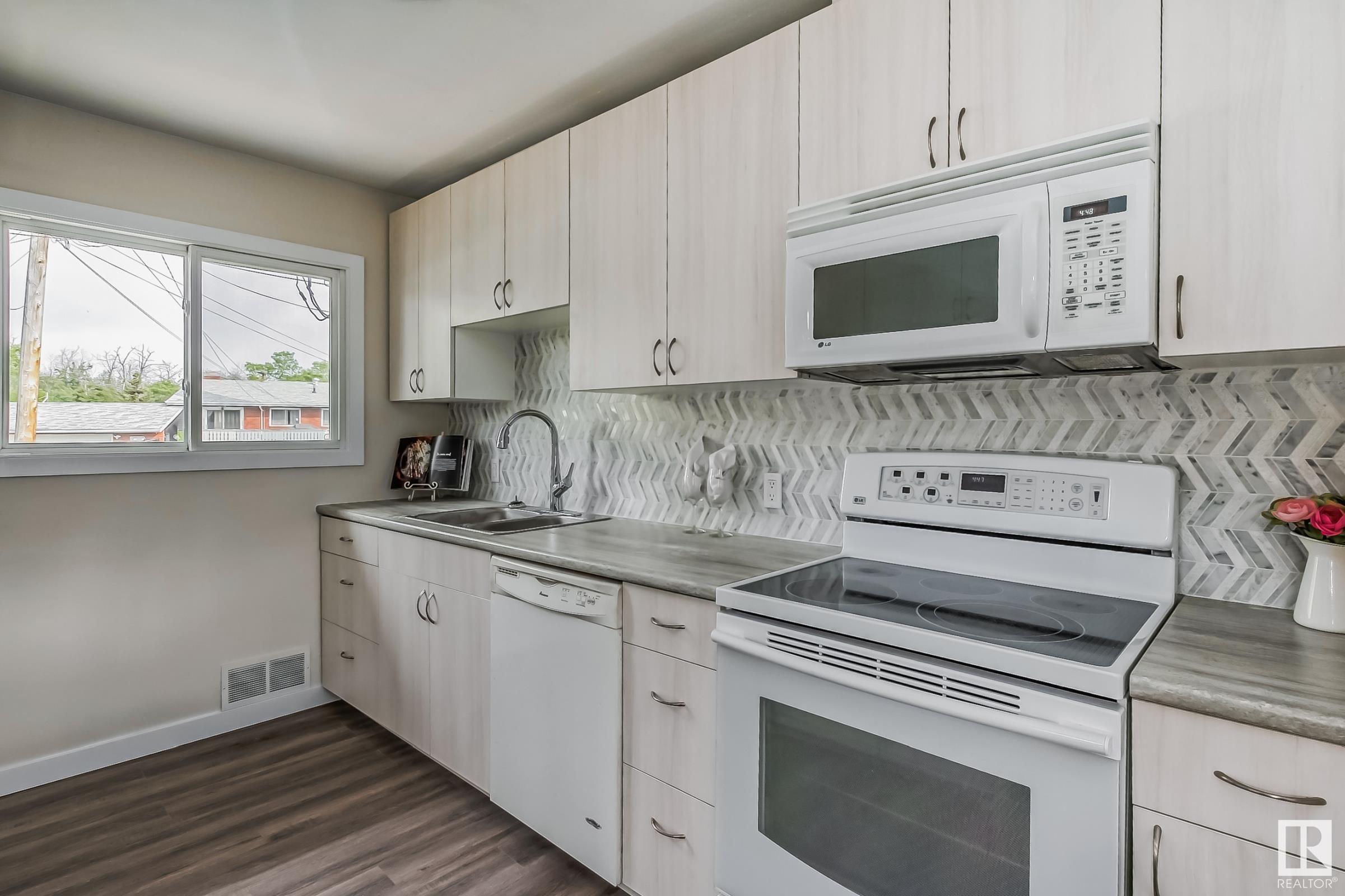 Listing E4354990 - Large Photo # 2