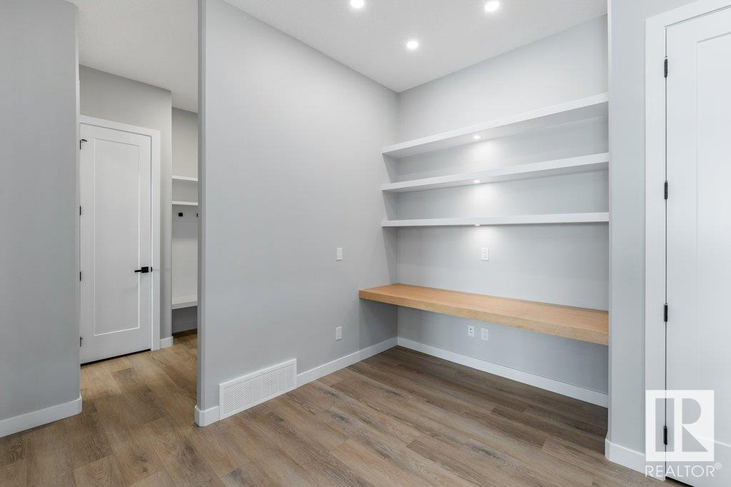 33 Edgefield Way