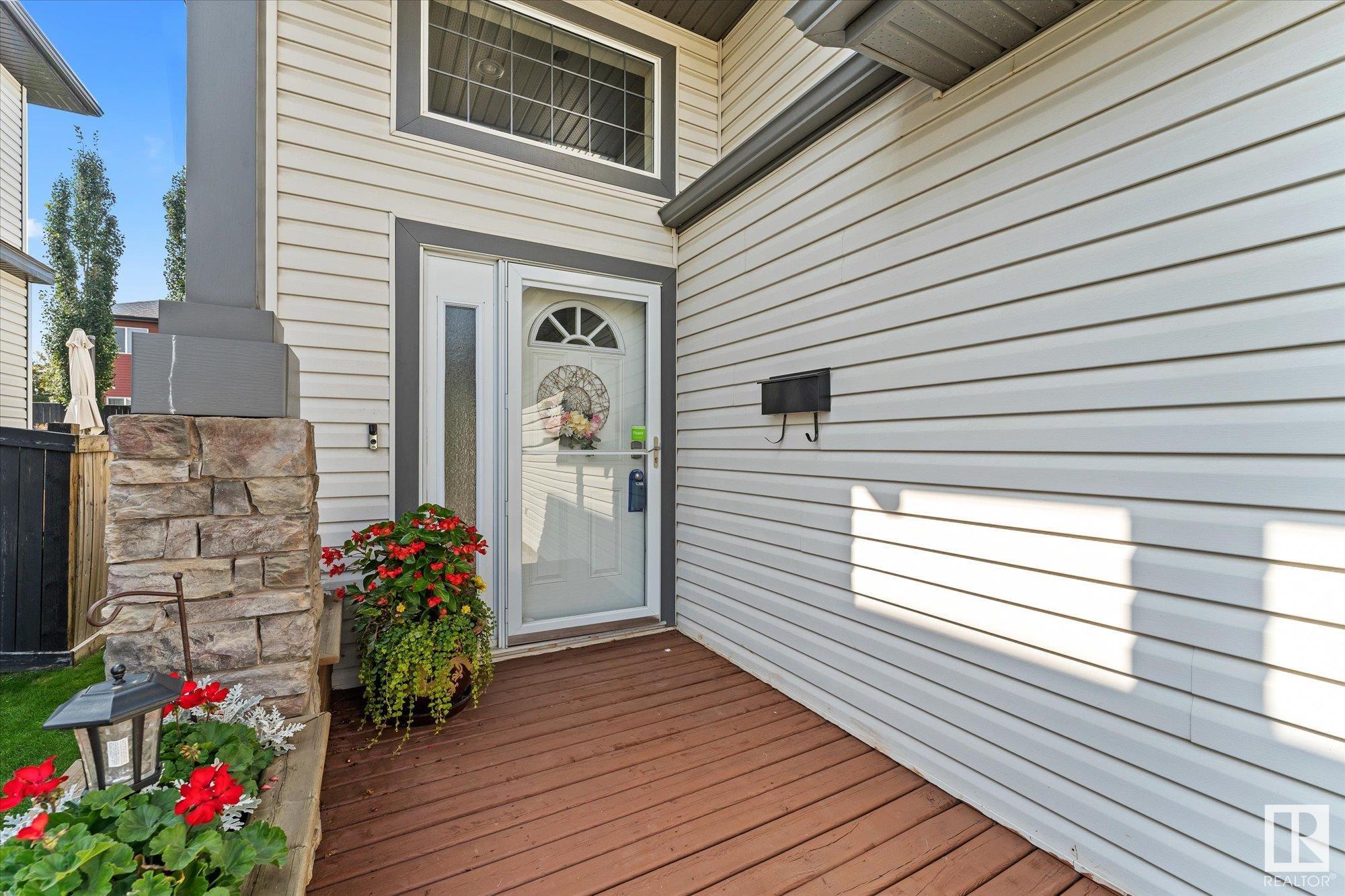 9 LAMPLIGHT Drive