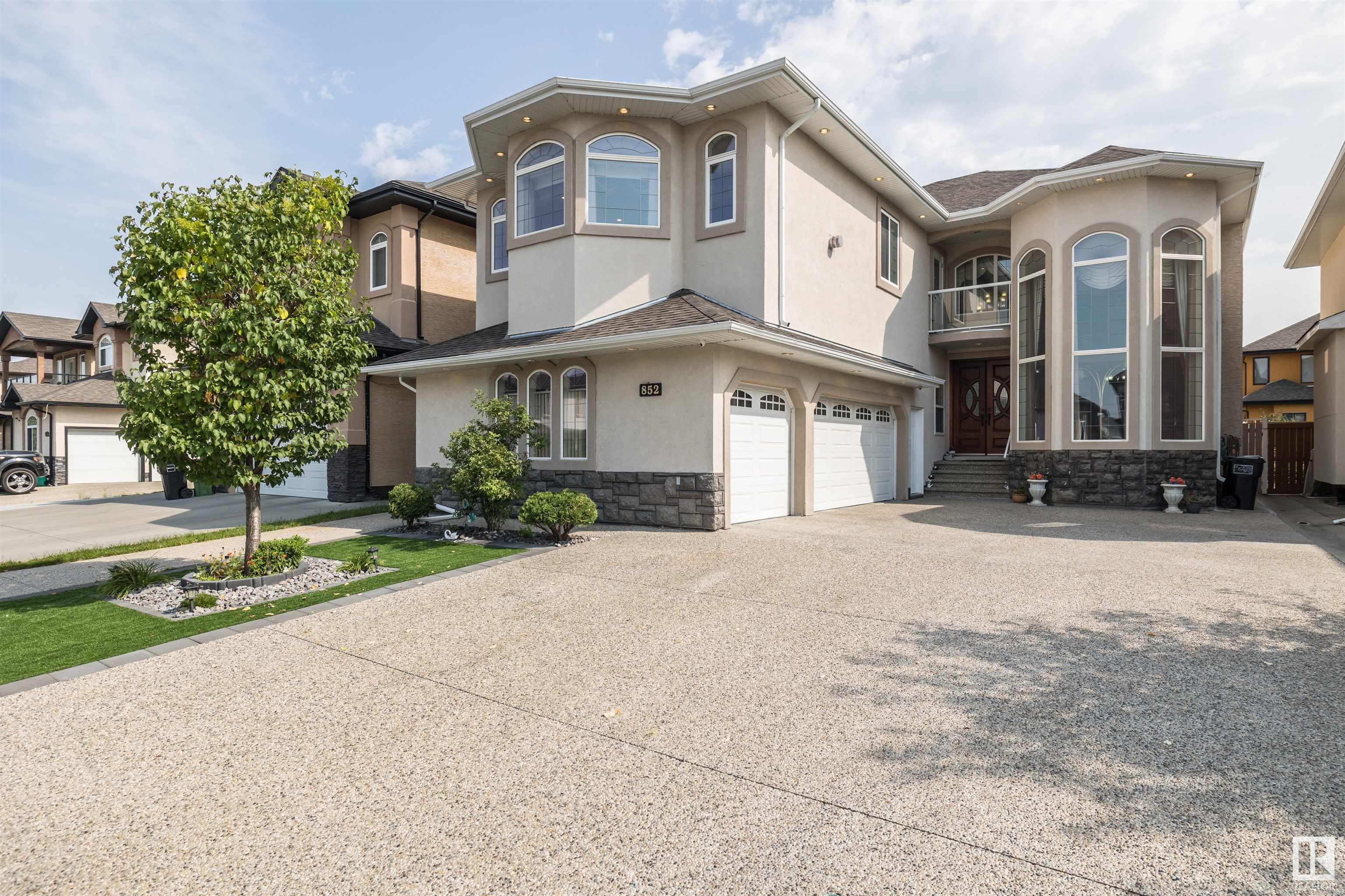 852 WILDWOOD Crescent