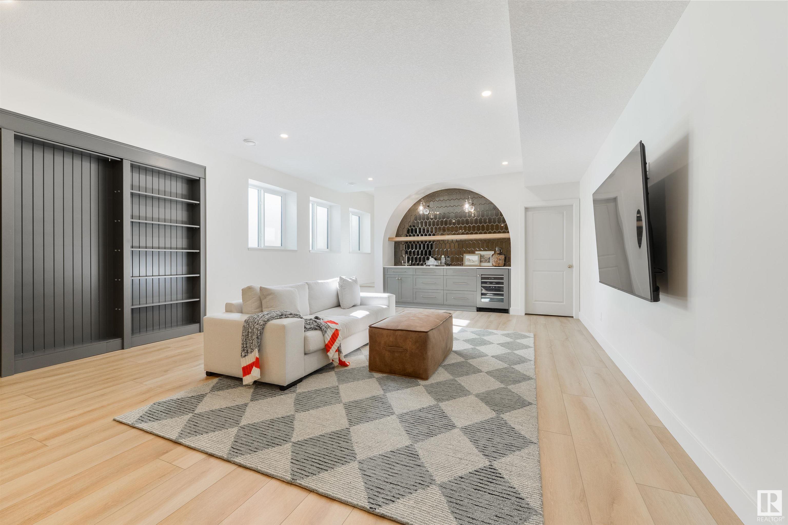 183 WINDERMERE Drive