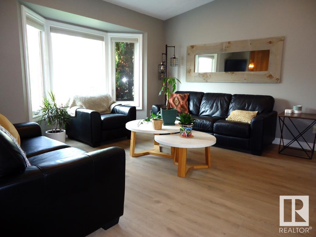 4 LARKSPUR Place