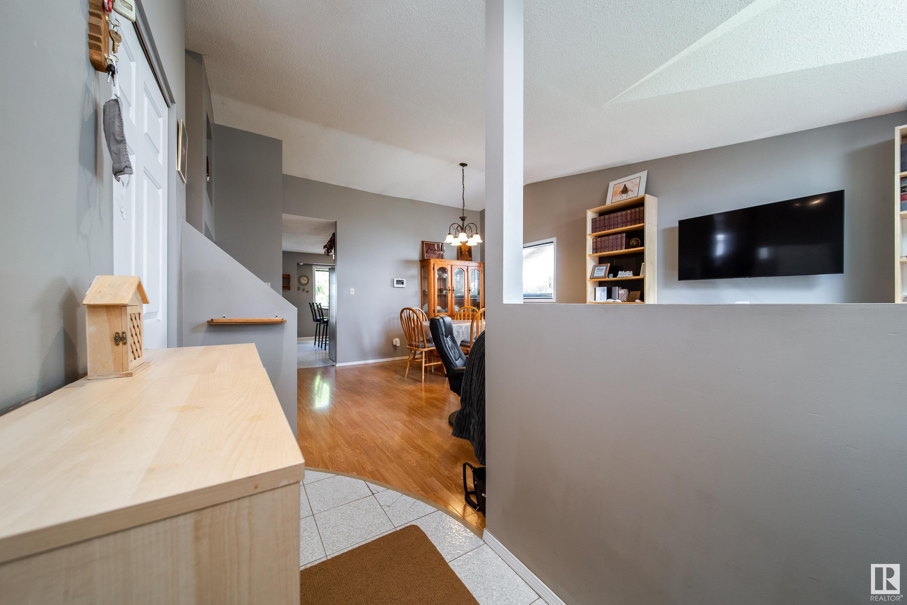 120 WOODSIDE Crescent