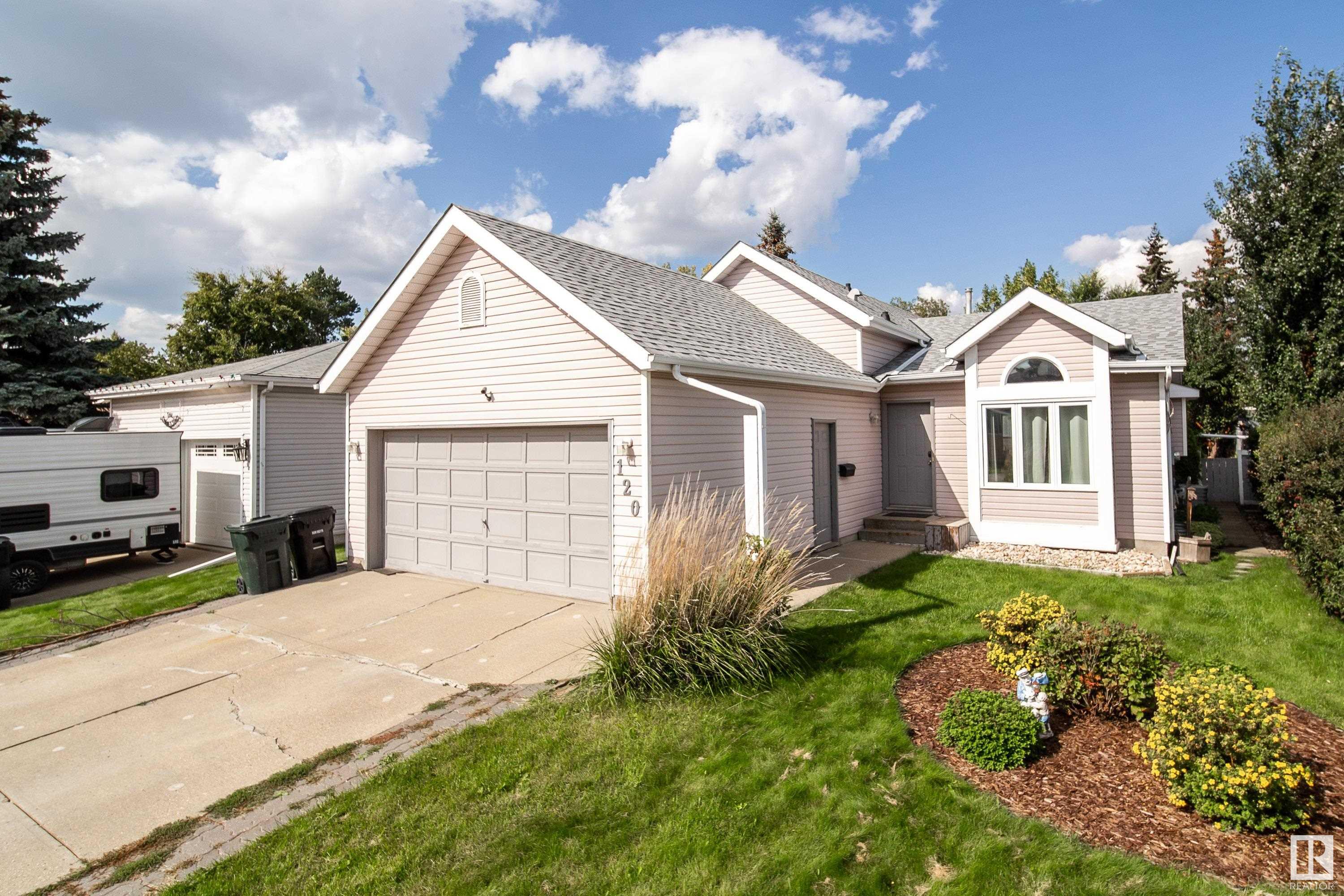 120 WOODSIDE Crescent