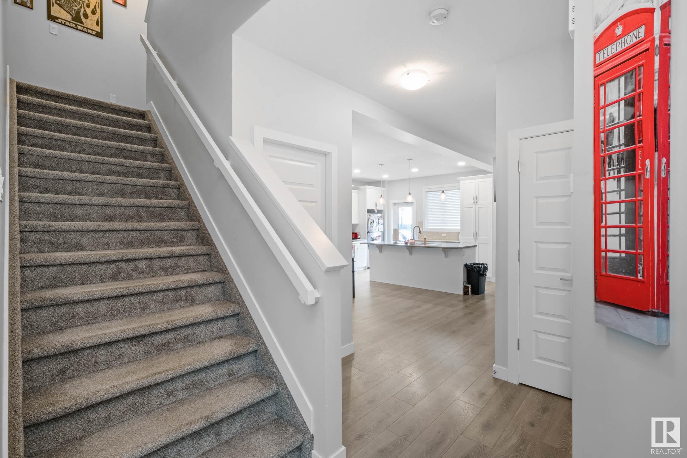 4920 CHARLES Point(e)
