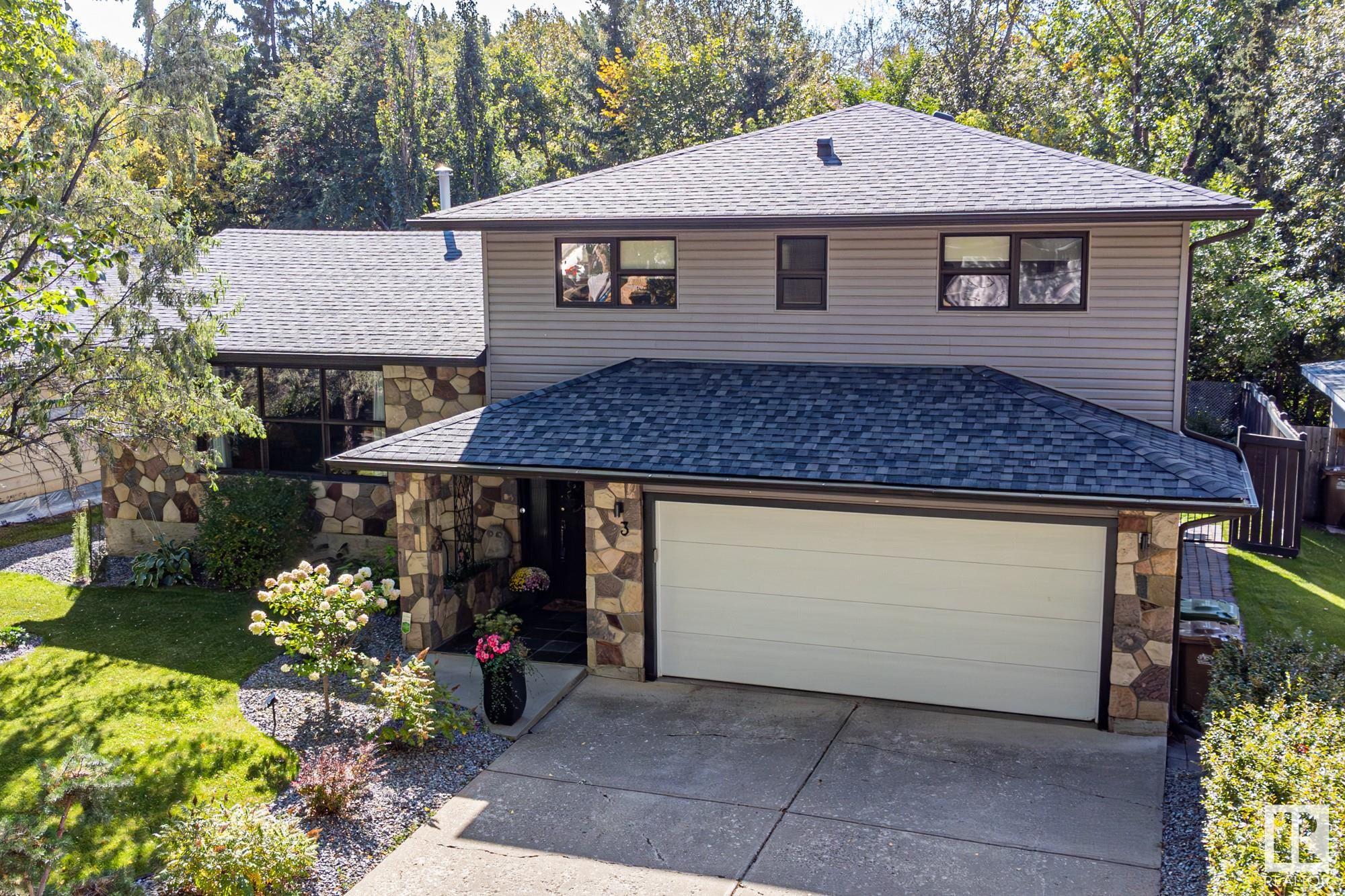 3 FLAGSTONE Crescent