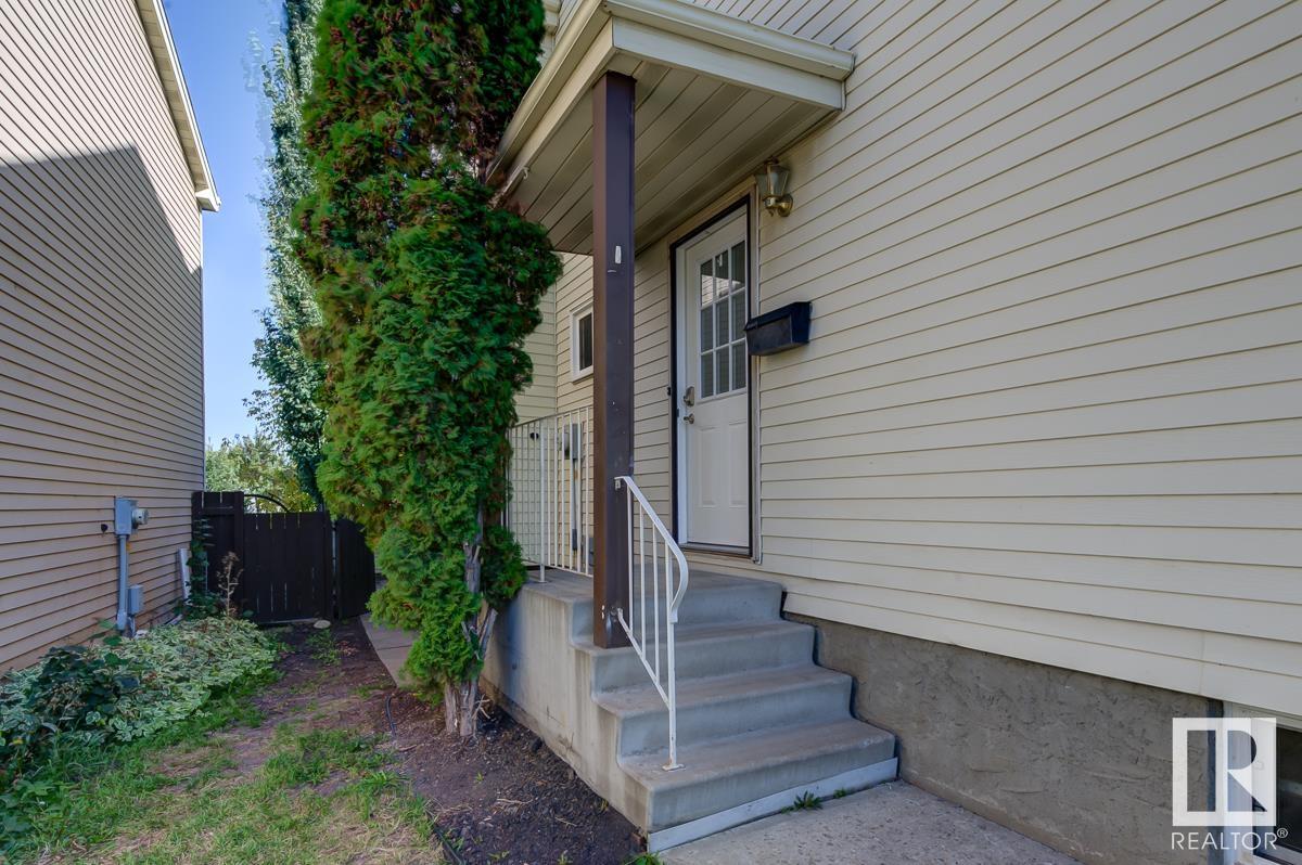 873 VILLAGE Mews