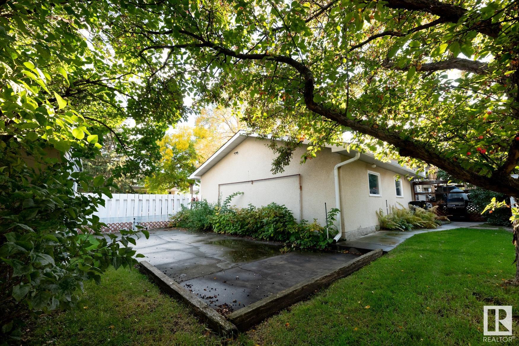 1003 Adamson Crescent