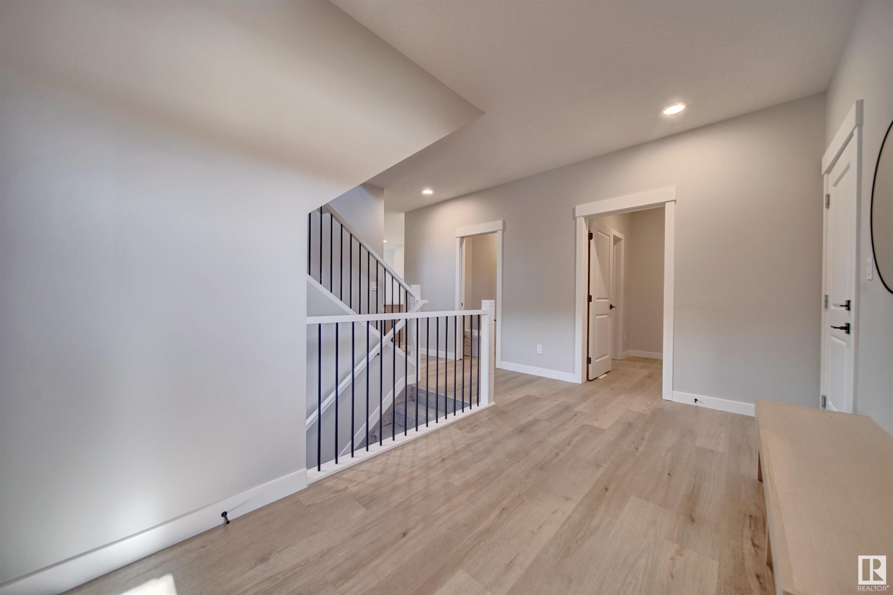 80 GLADSTONE Bend