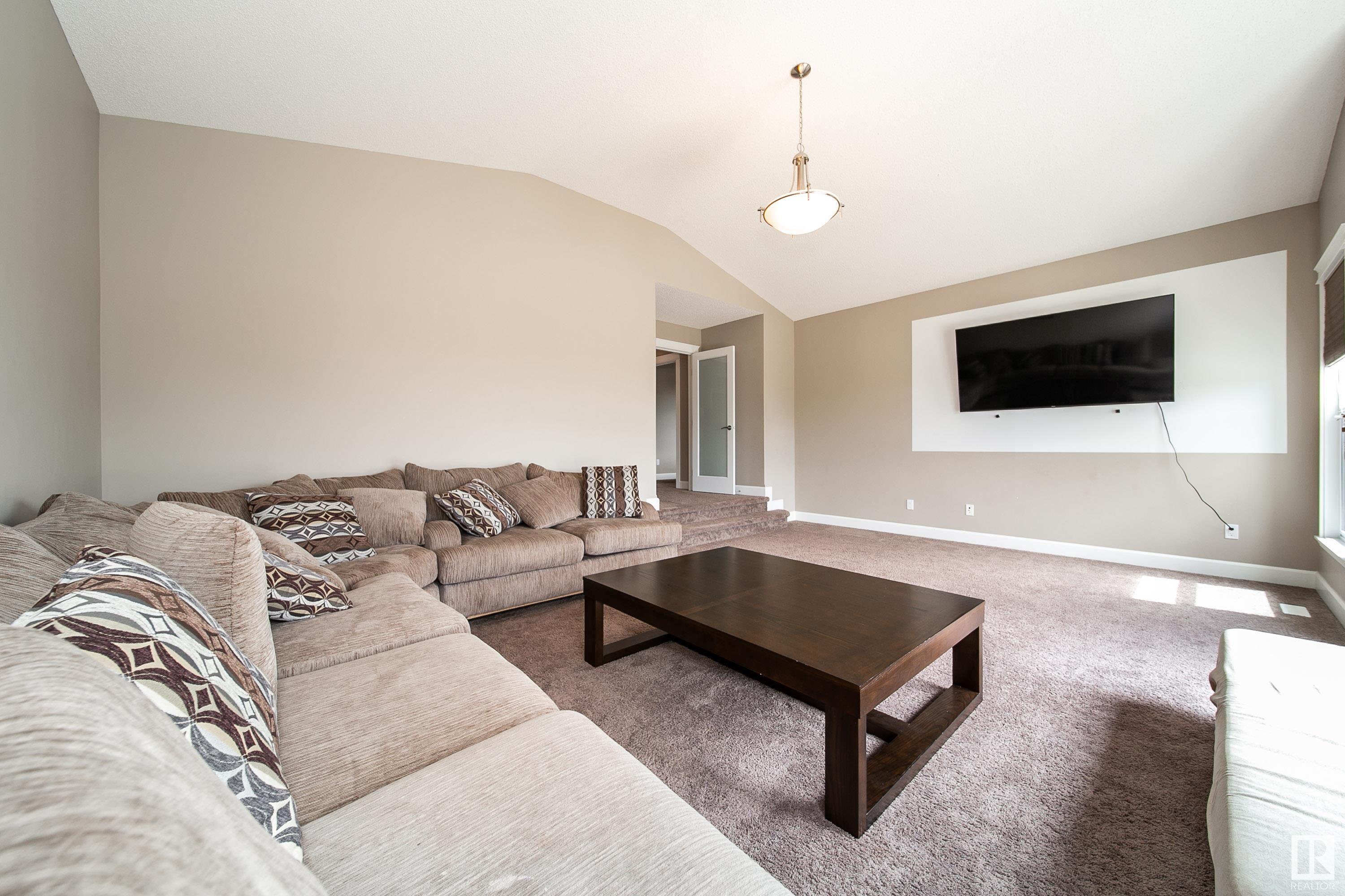 3203 winspear Crescent