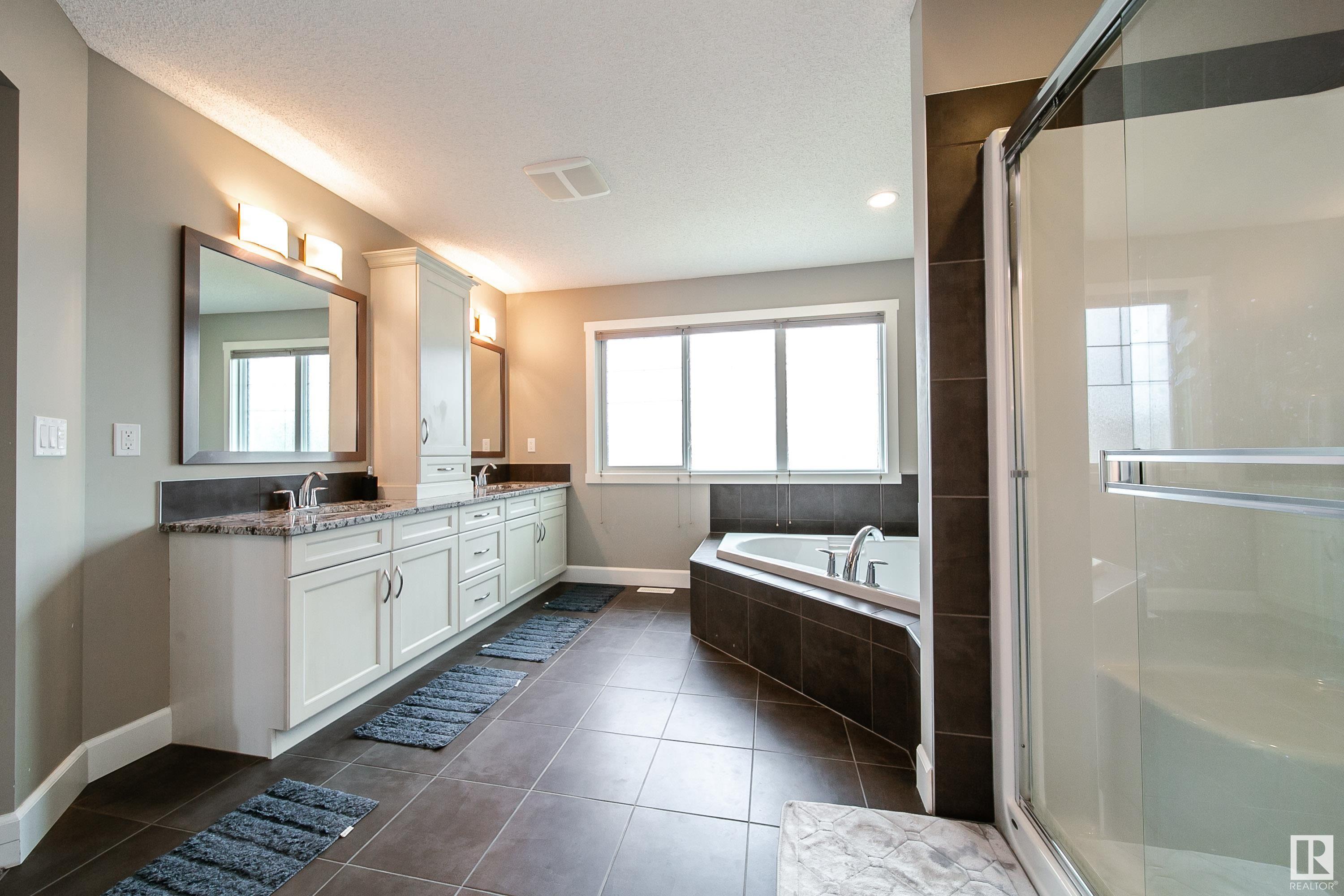3203 winspear Crescent