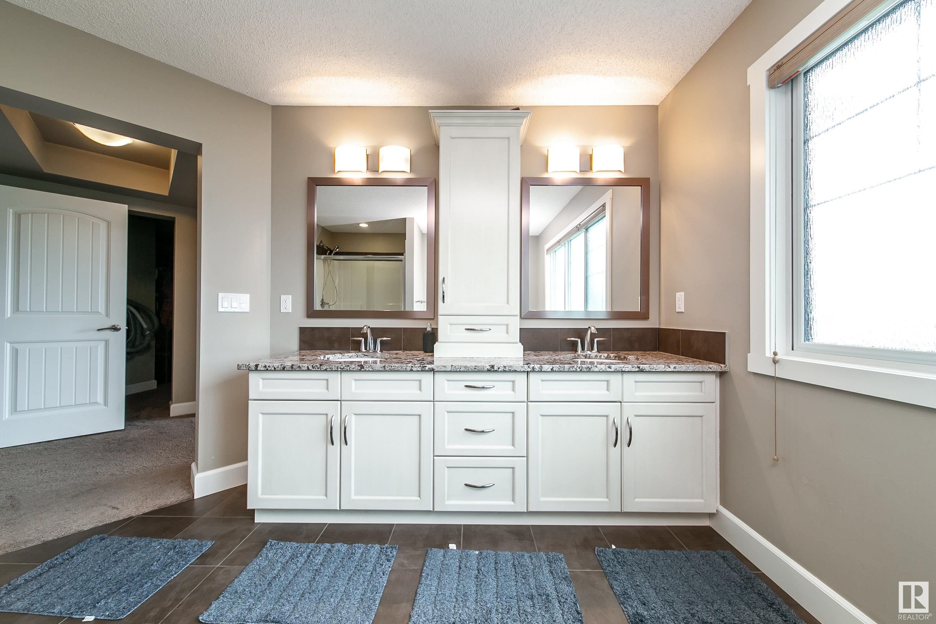 3203 winspear Crescent