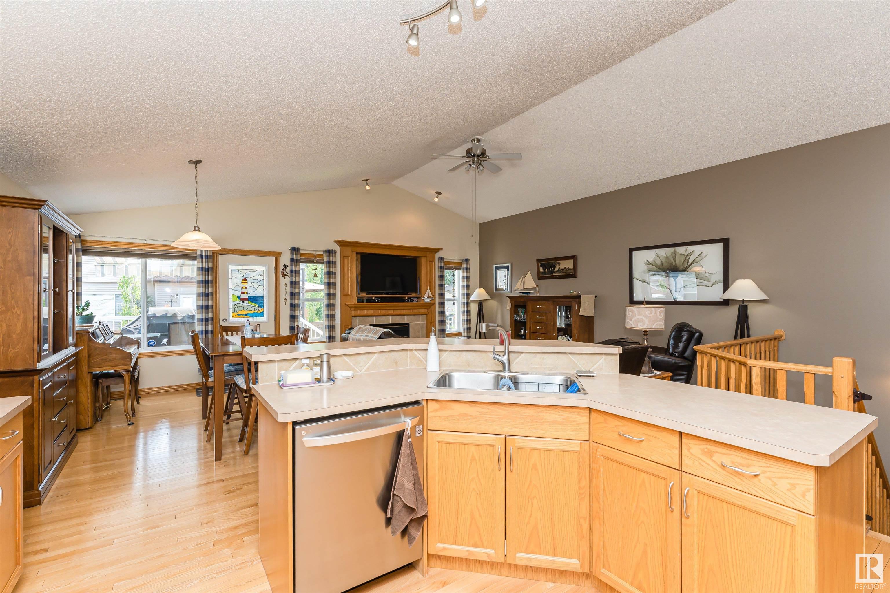 30 LINKSIDE Way