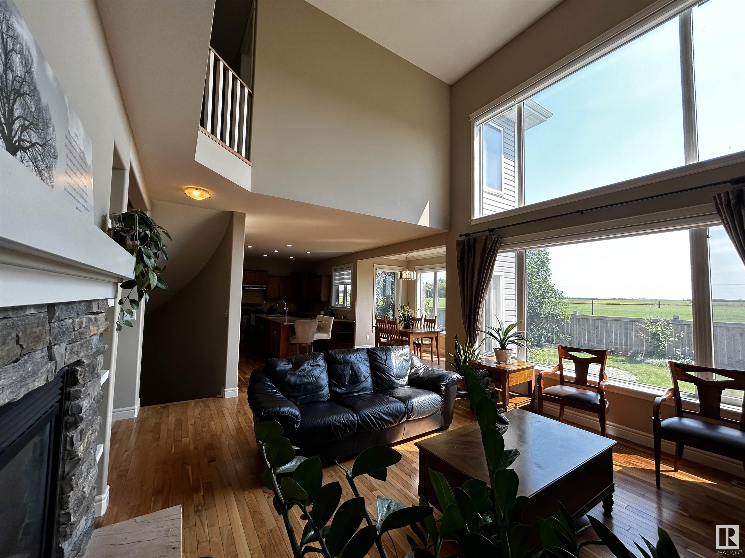 11 COUNTRY CLUB Place