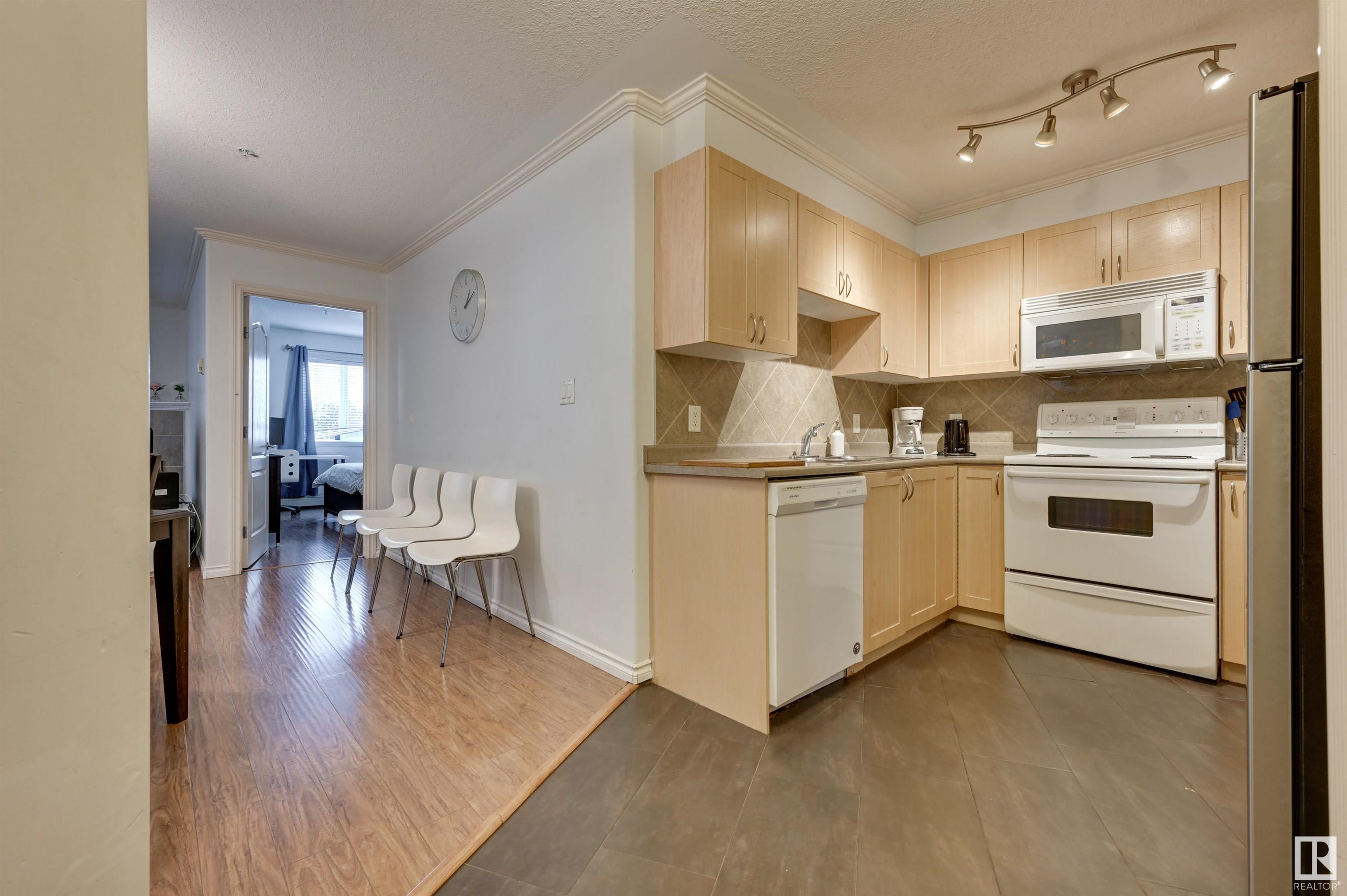 104 9938 104 Street