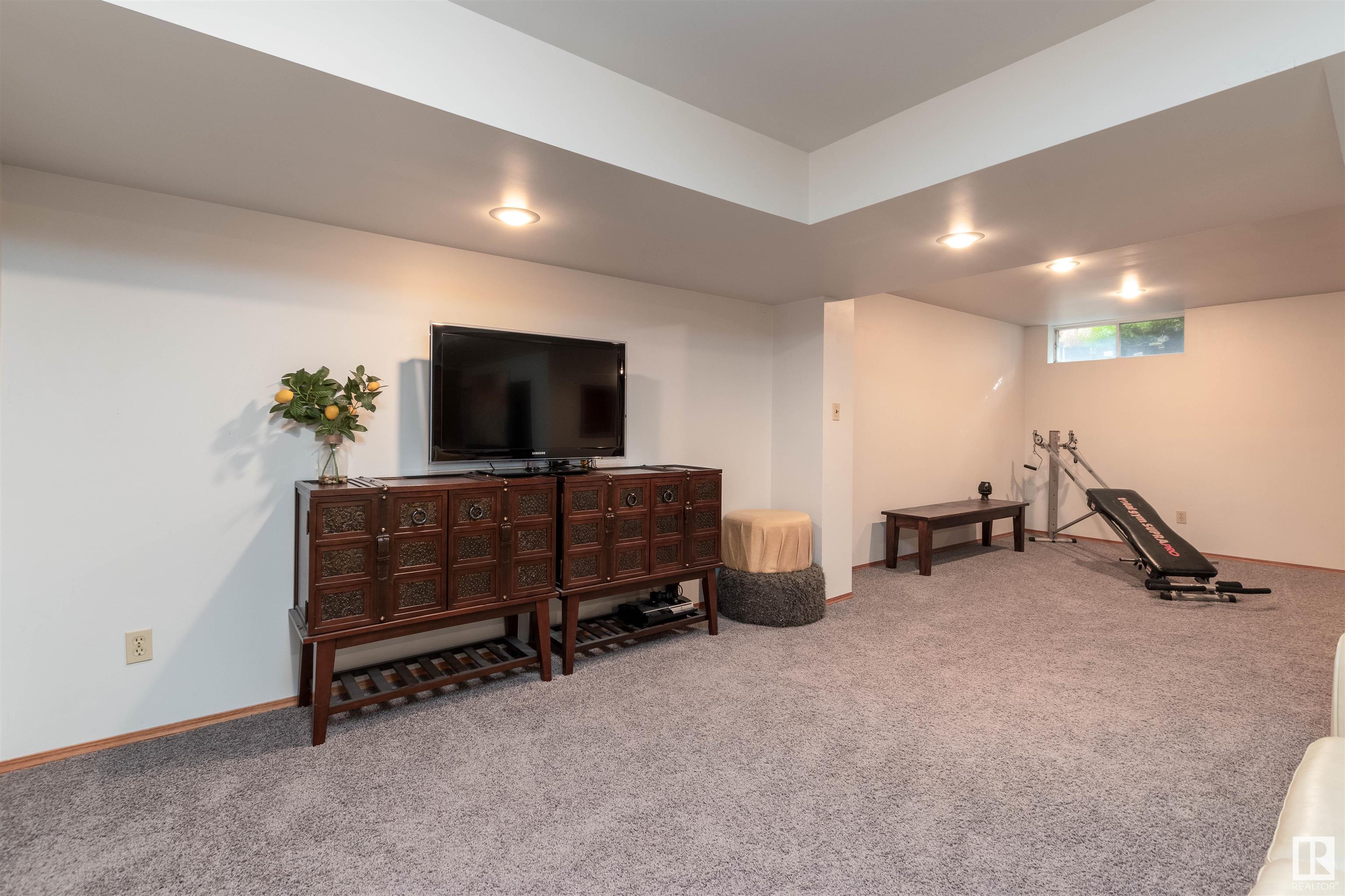 611 WOODBRIDGE Way