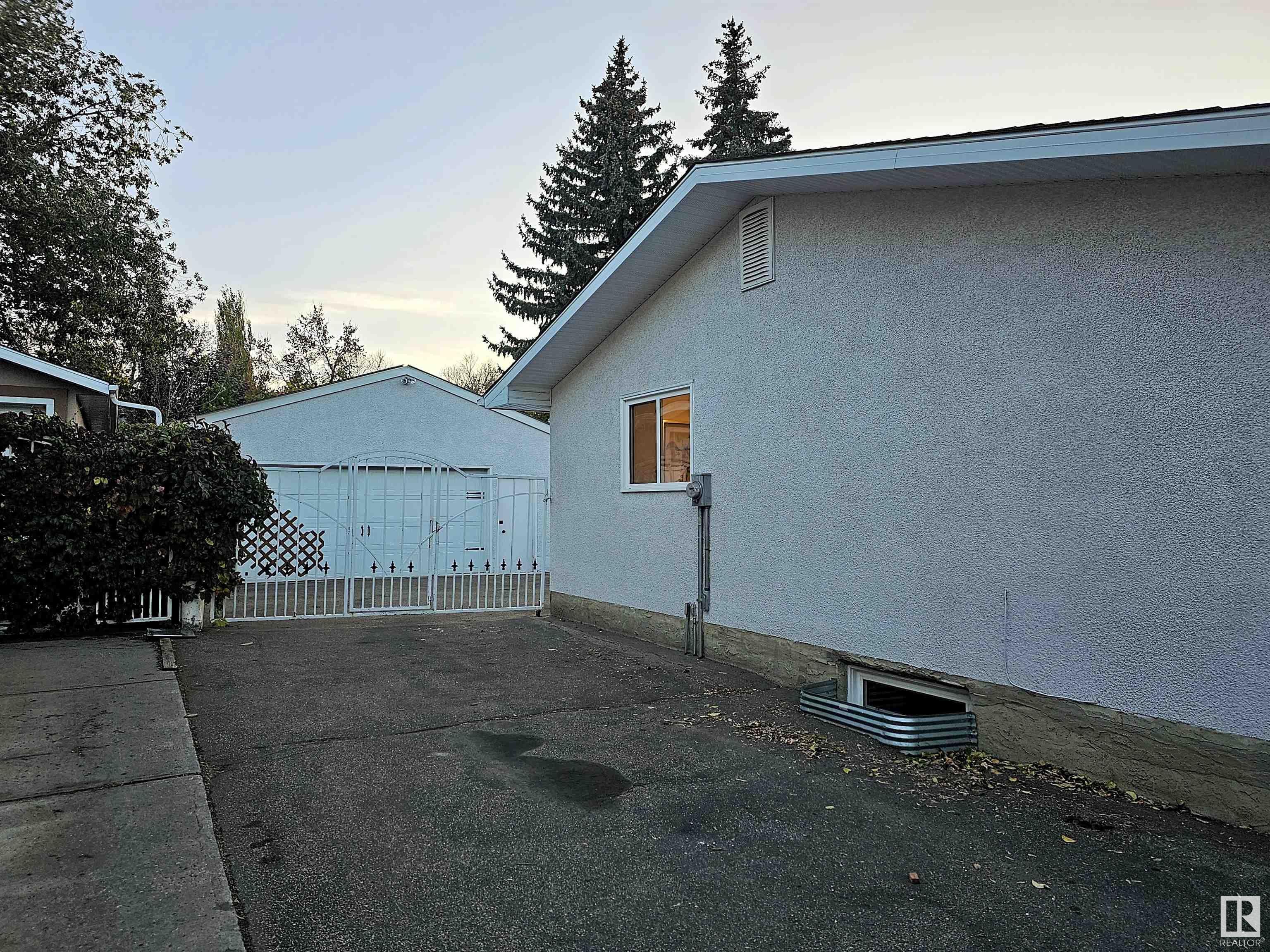 65 GLENHAVEN Crescent