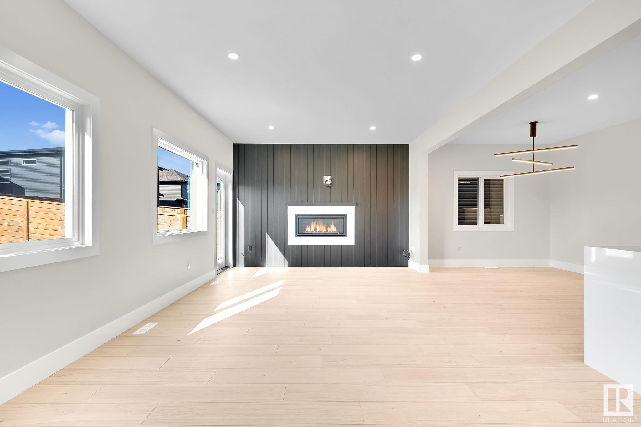 85 Riverside Drive NW