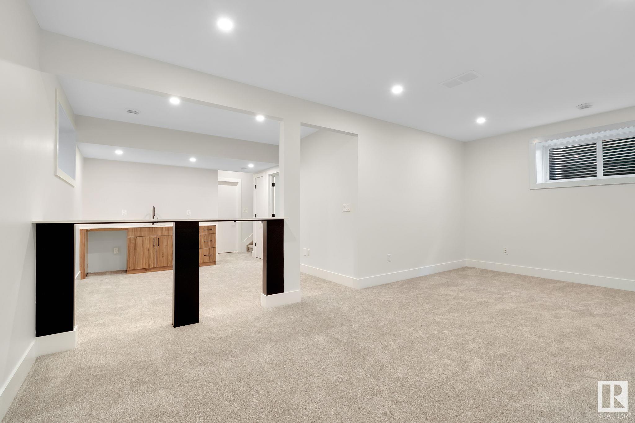 85 Riverside Drive NW