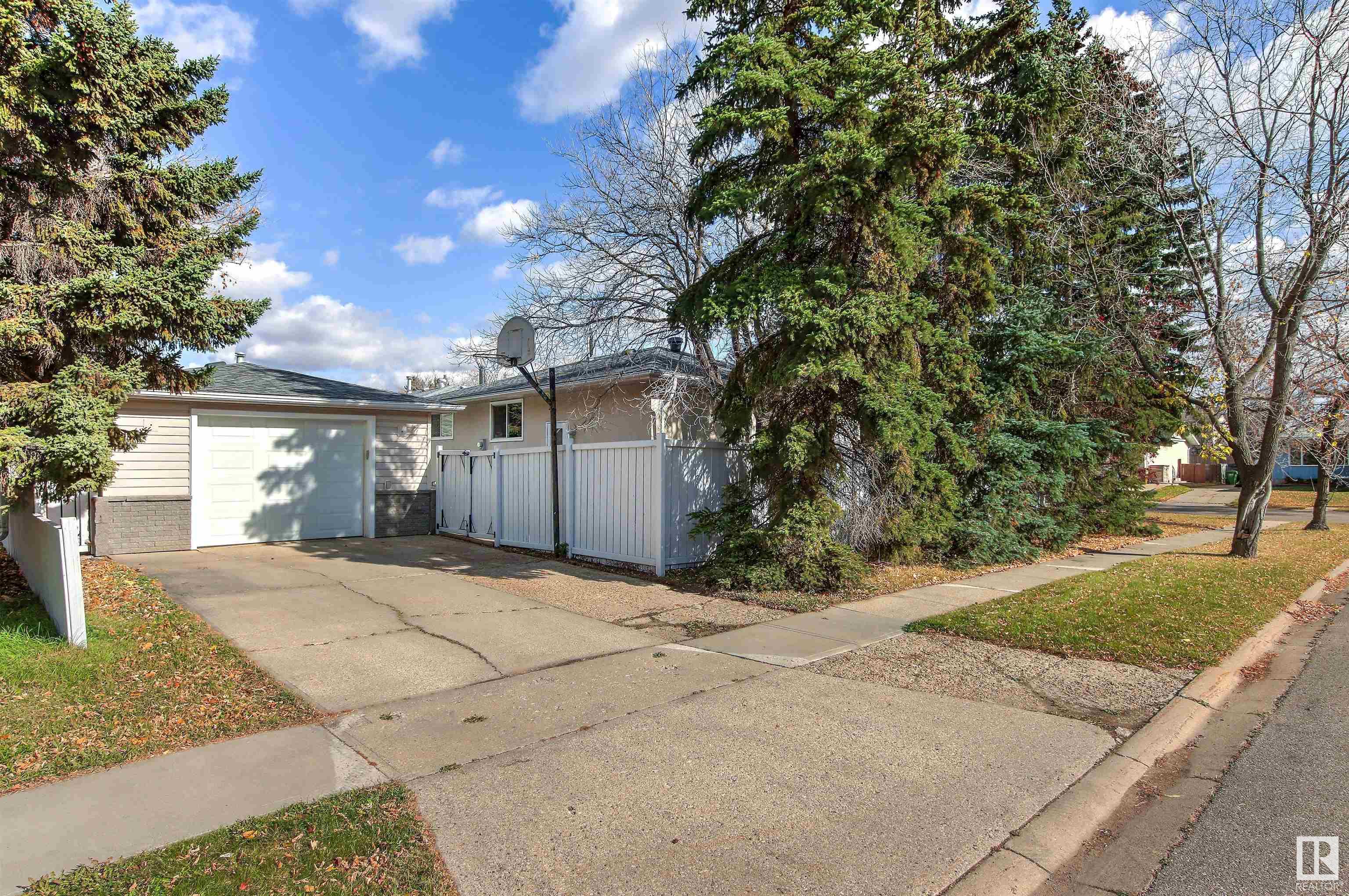 44 AMBER Crescent