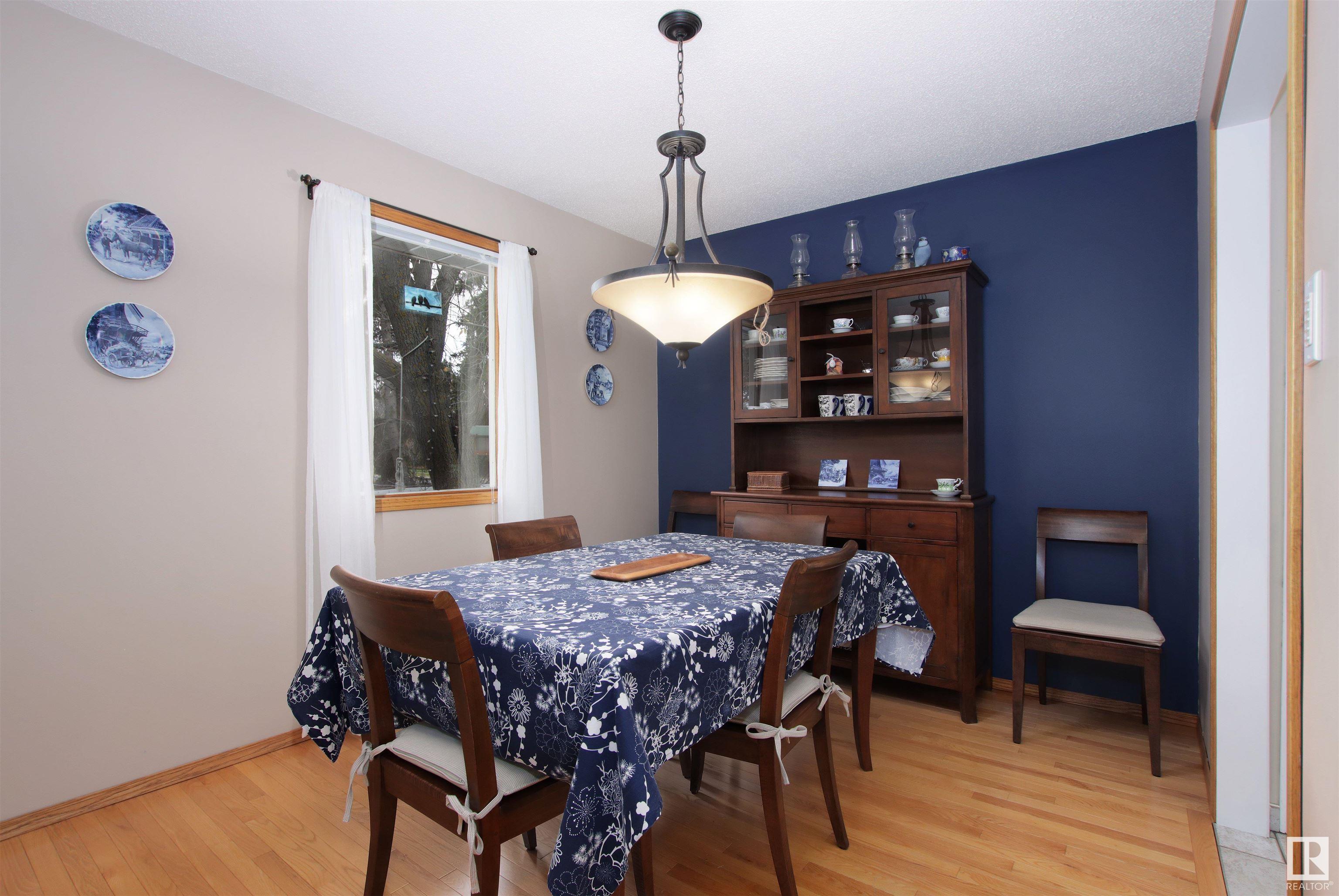 44 AMBER Crescent