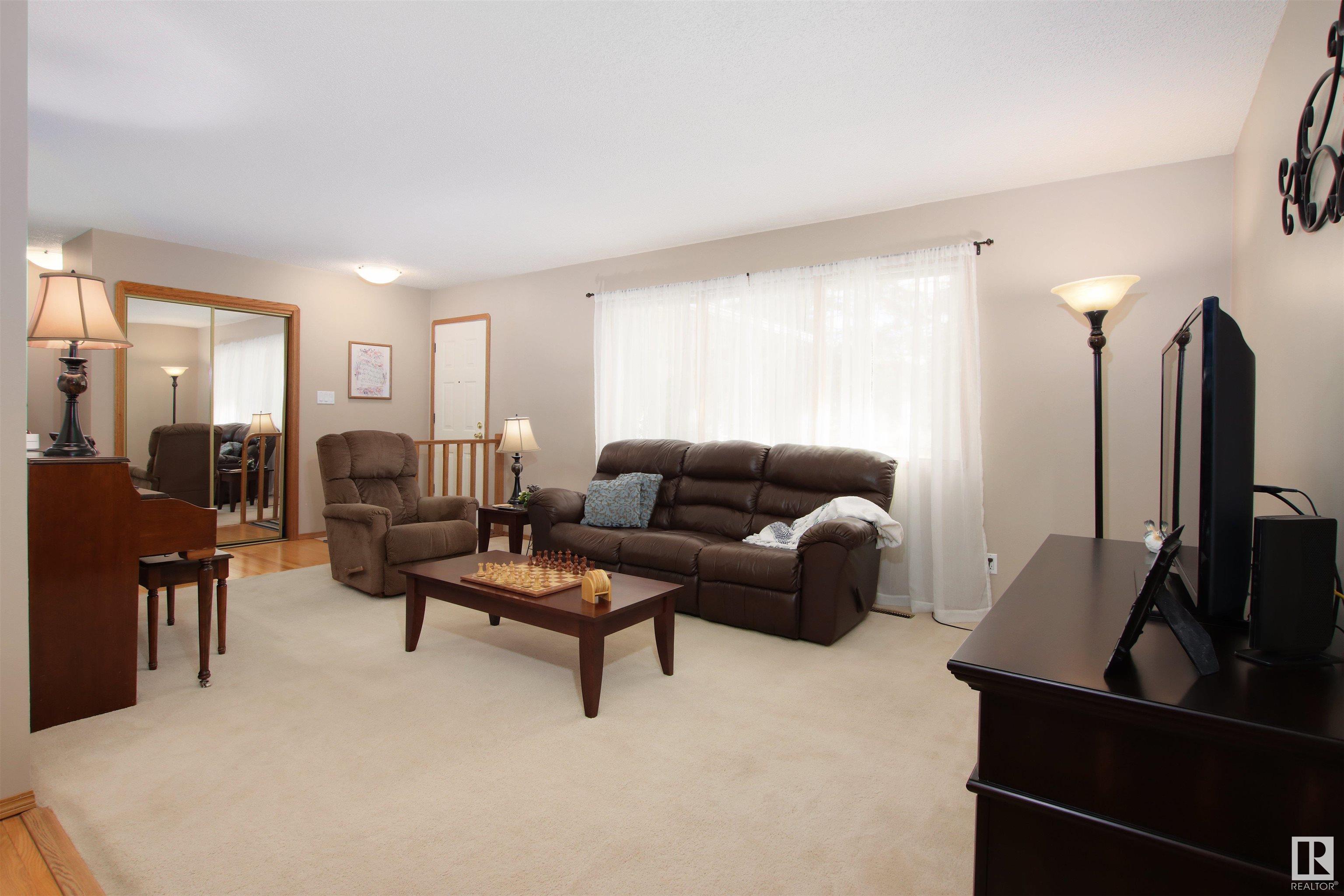 44 AMBER Crescent