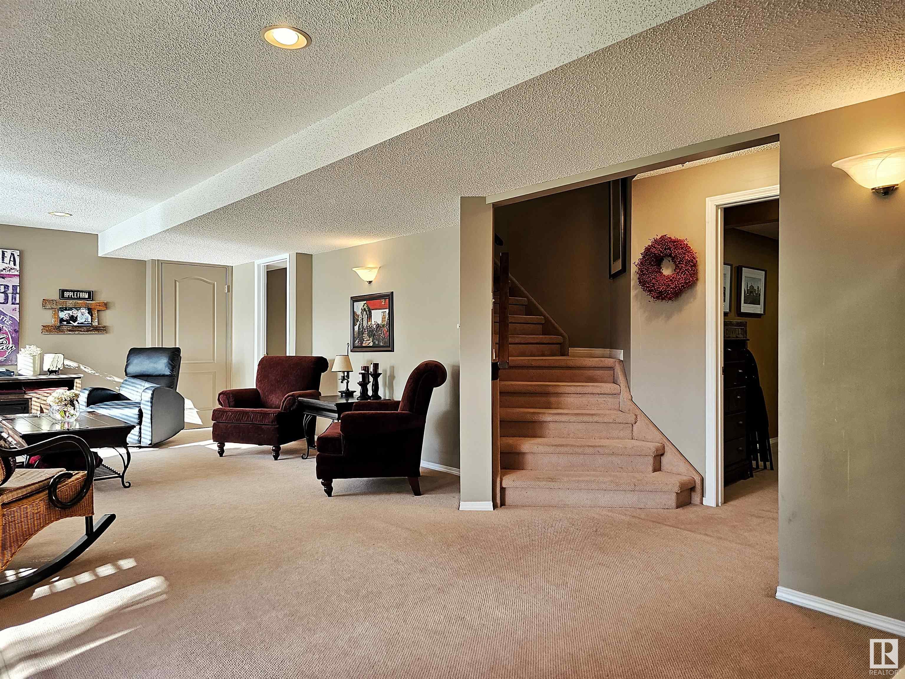 15 HILLCREST Place