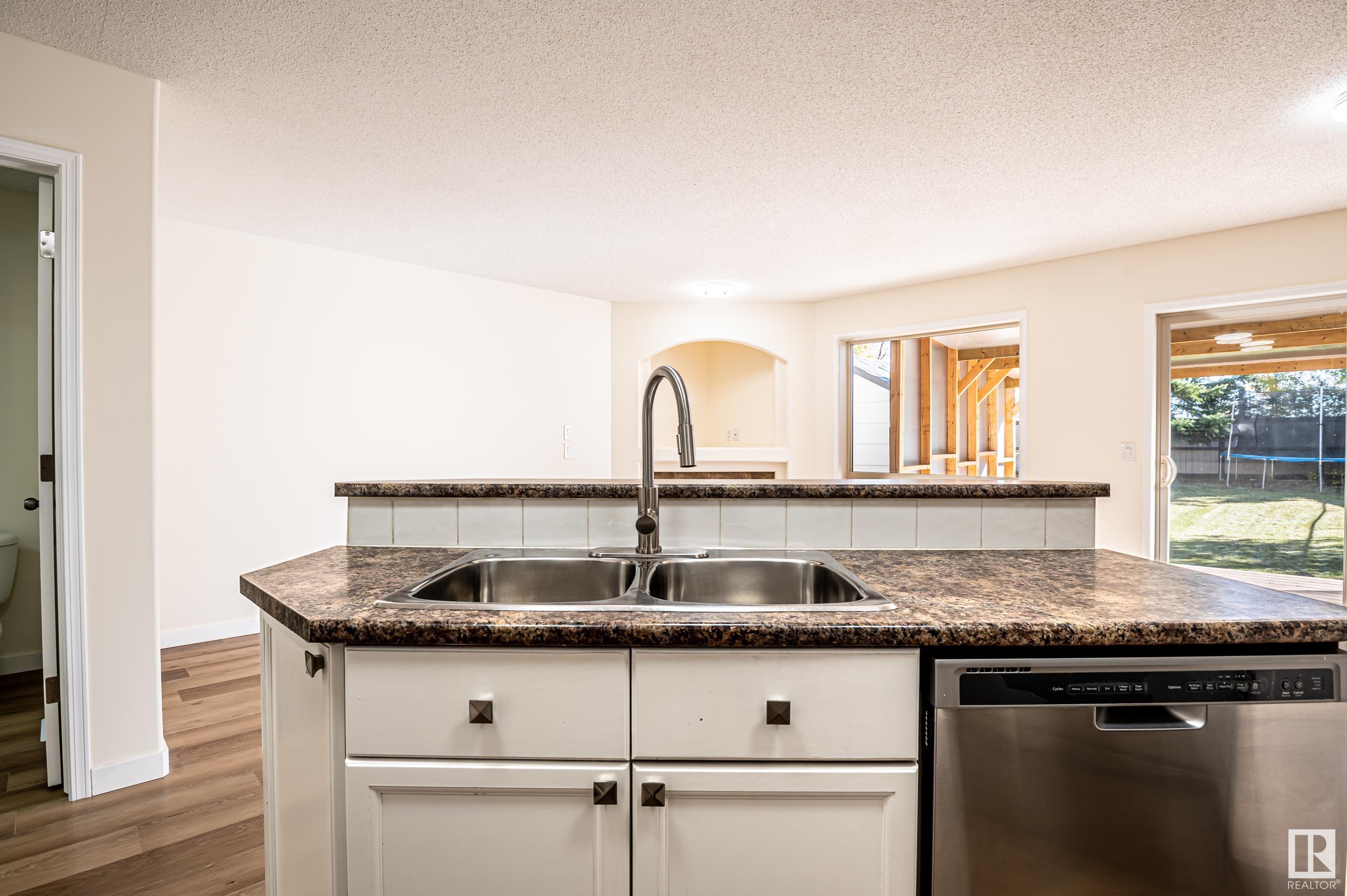 3 155 CROCUS Crescent