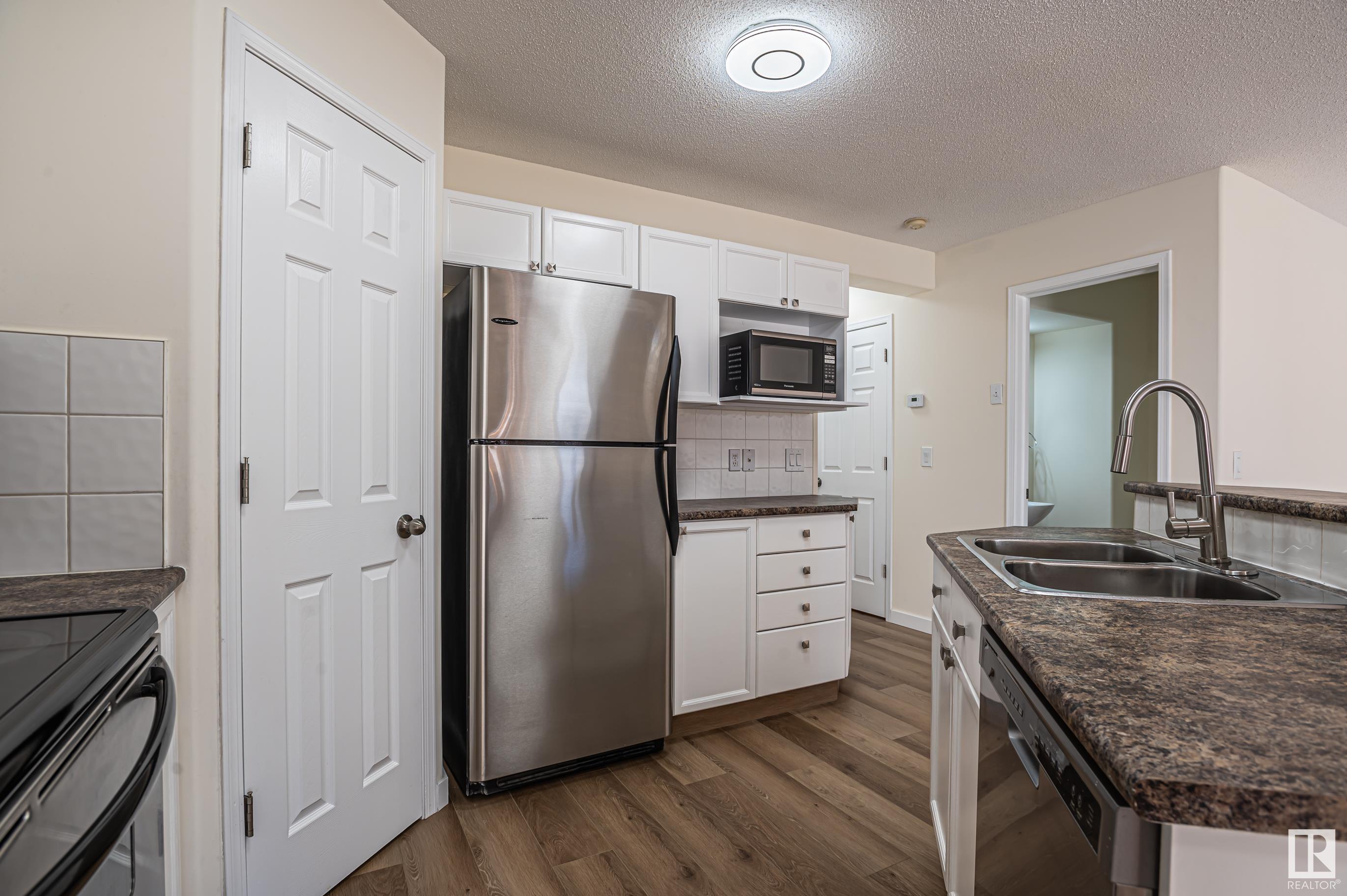 3 155 CROCUS Crescent