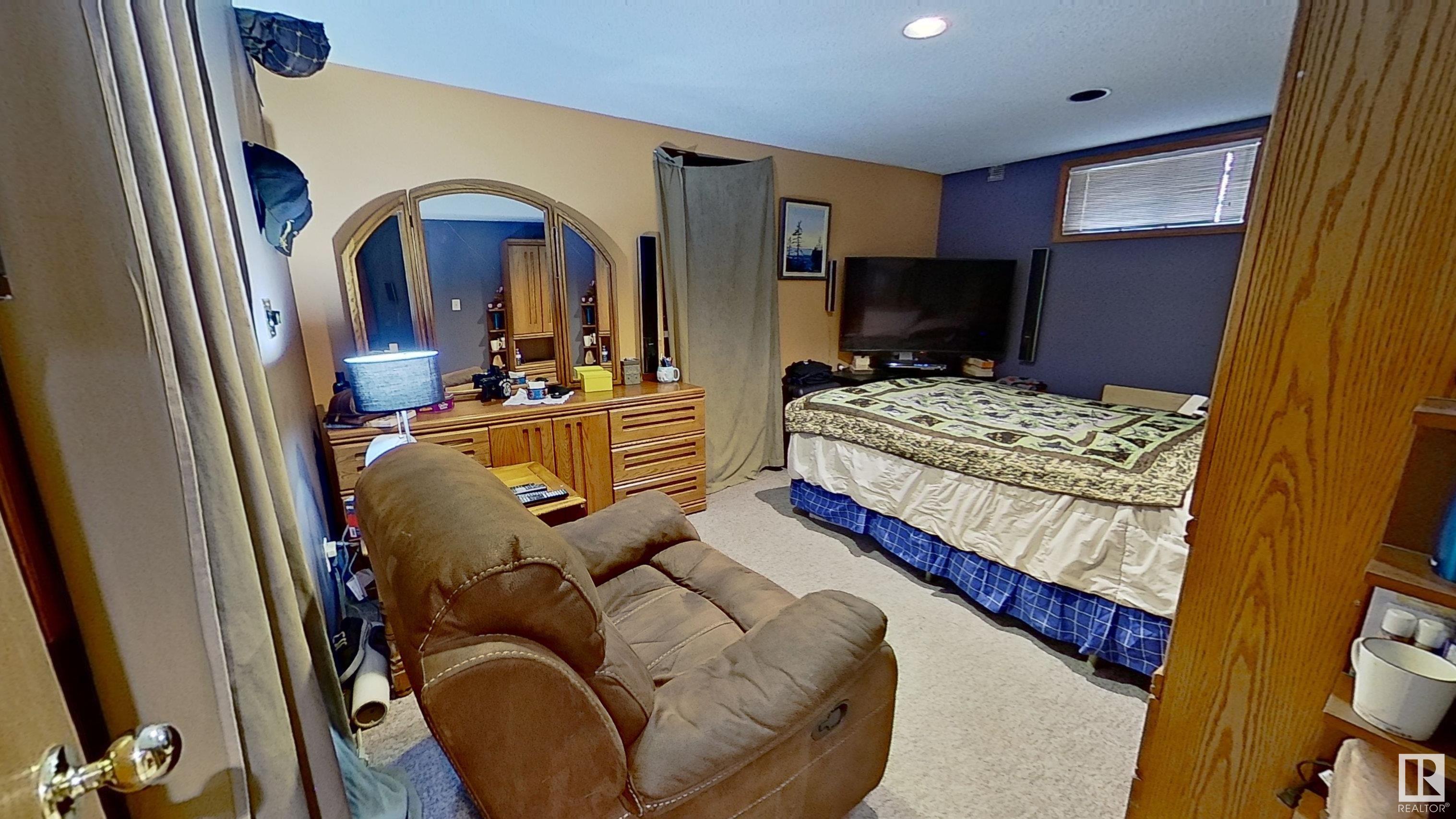 442 VILLAGE Drive